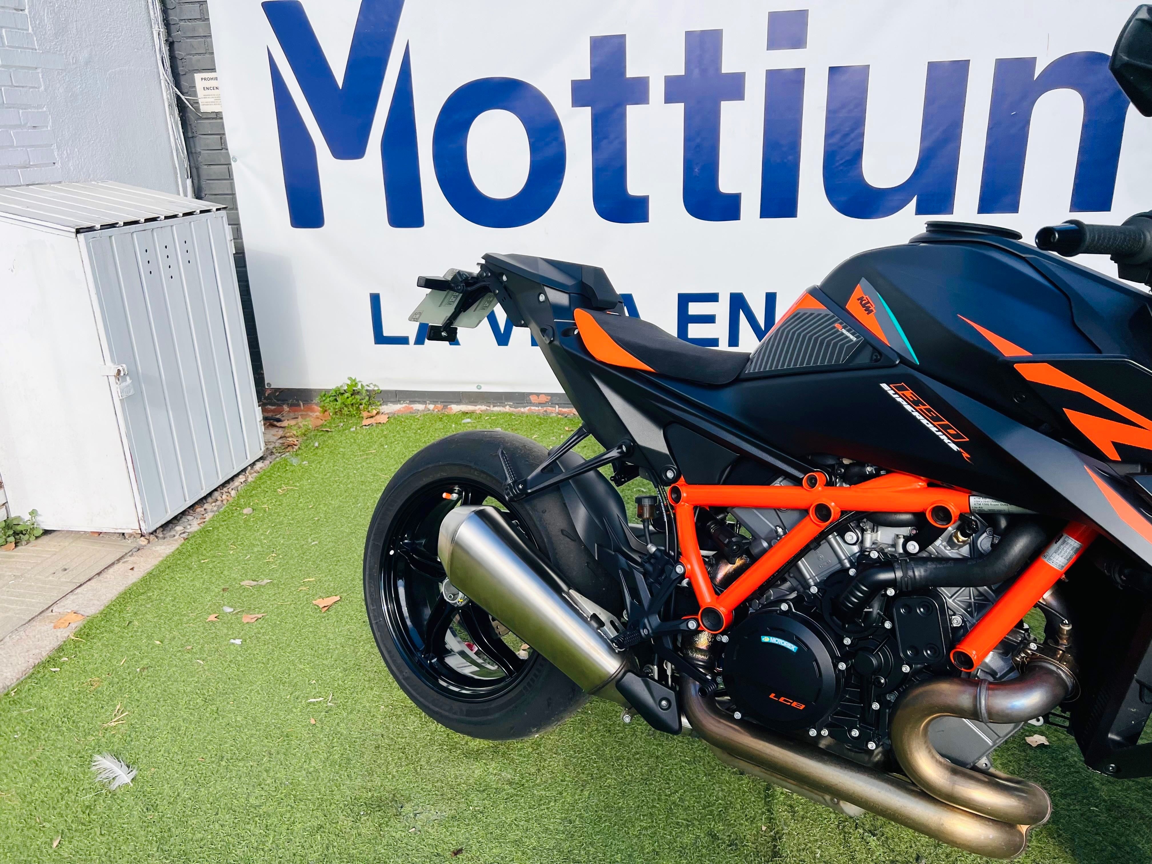 KTM 1390 SUPER DUKE R