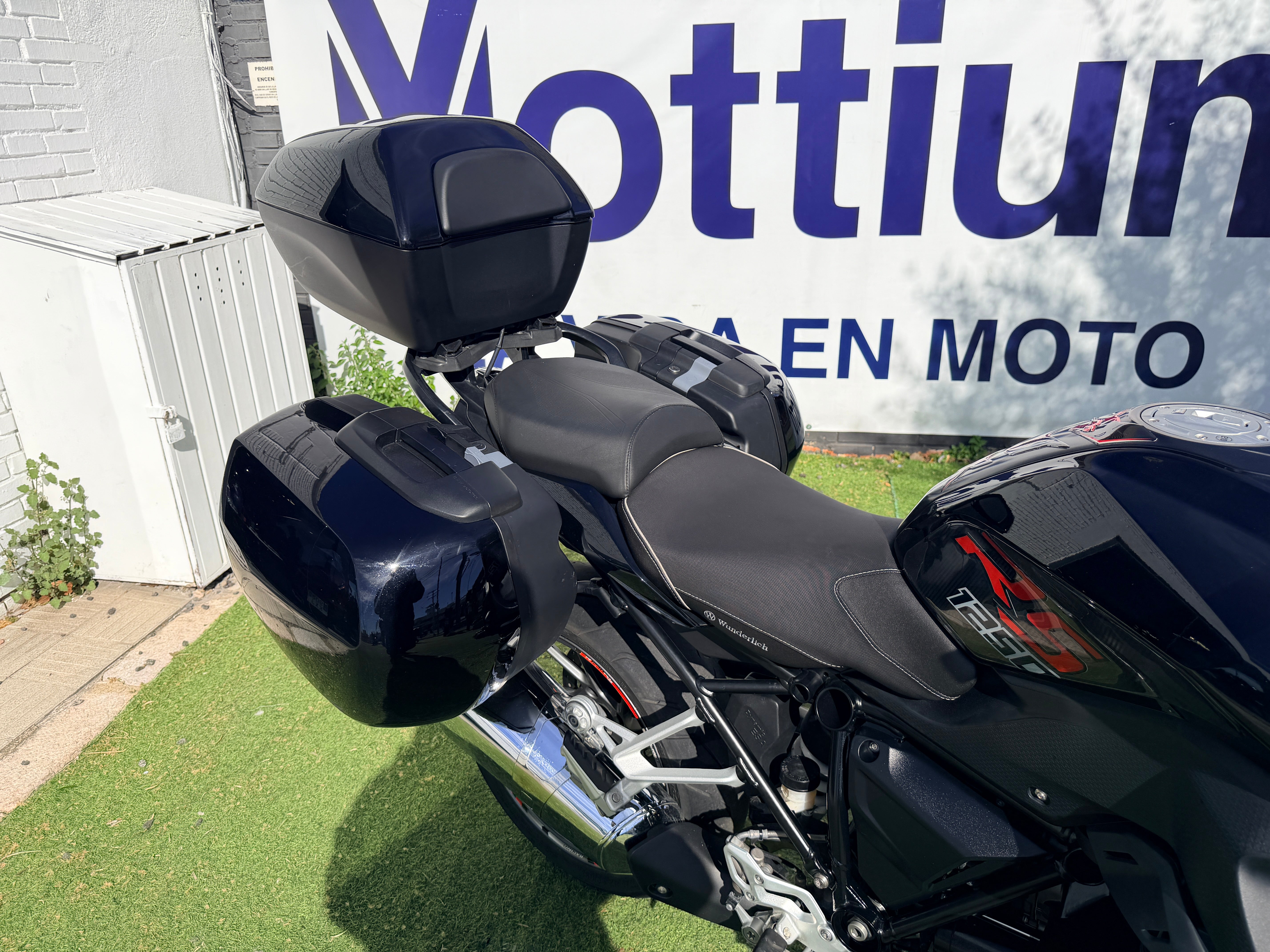BMW R1250RS TRIPLEBLACK