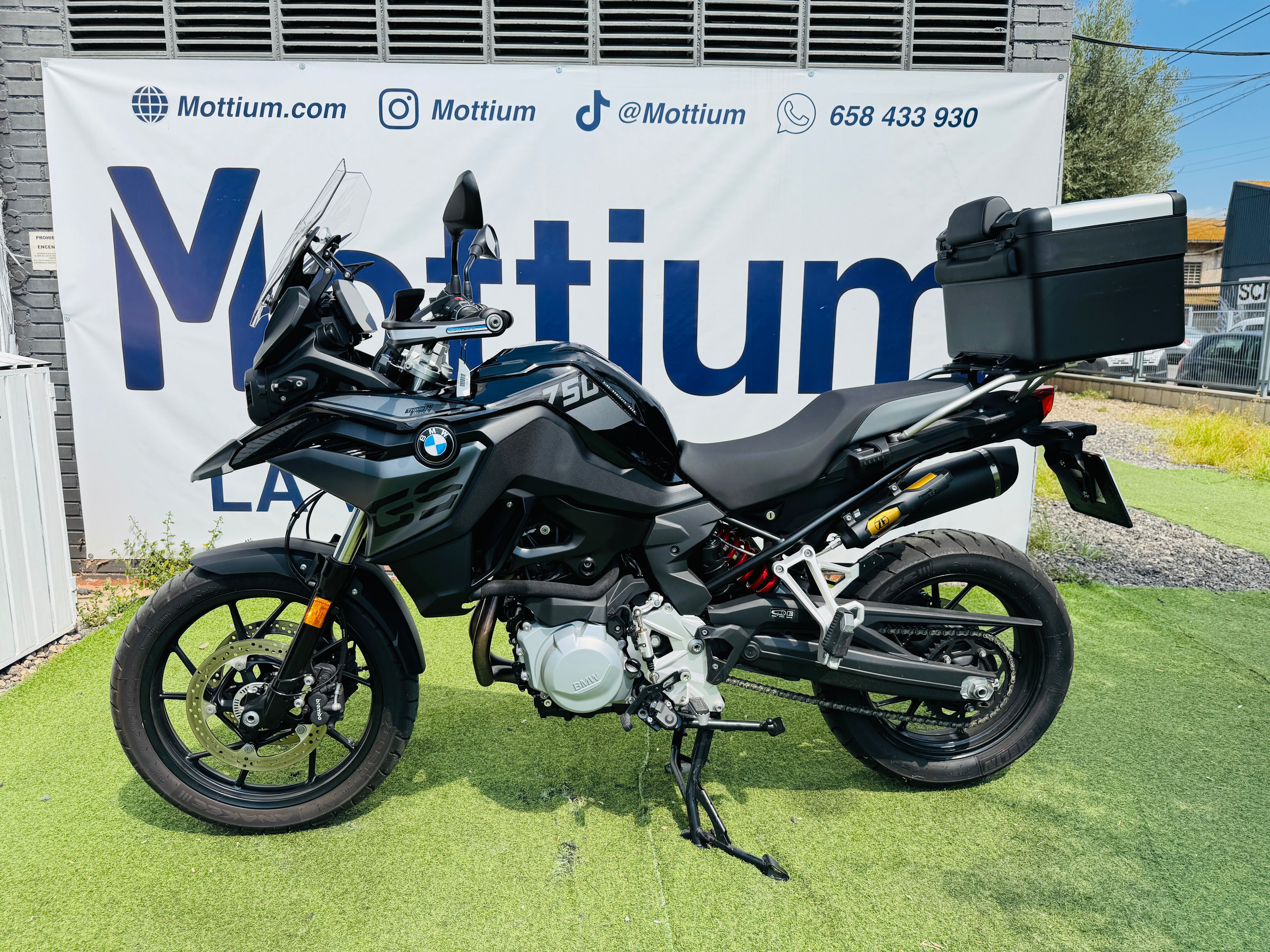 BMW F750GS TRIPLE BLACK