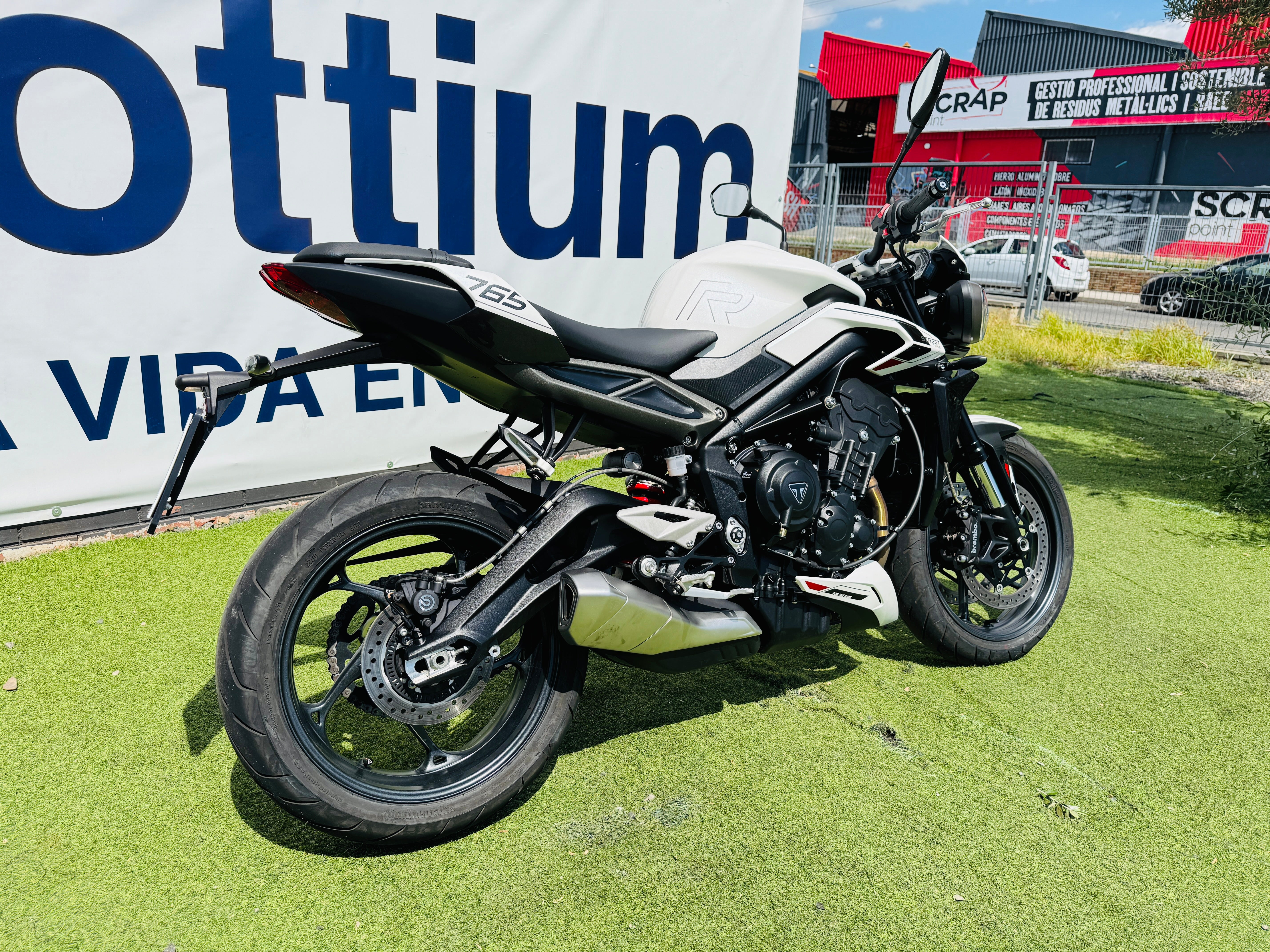 TRIUMPH STREET TRIPLE 765R