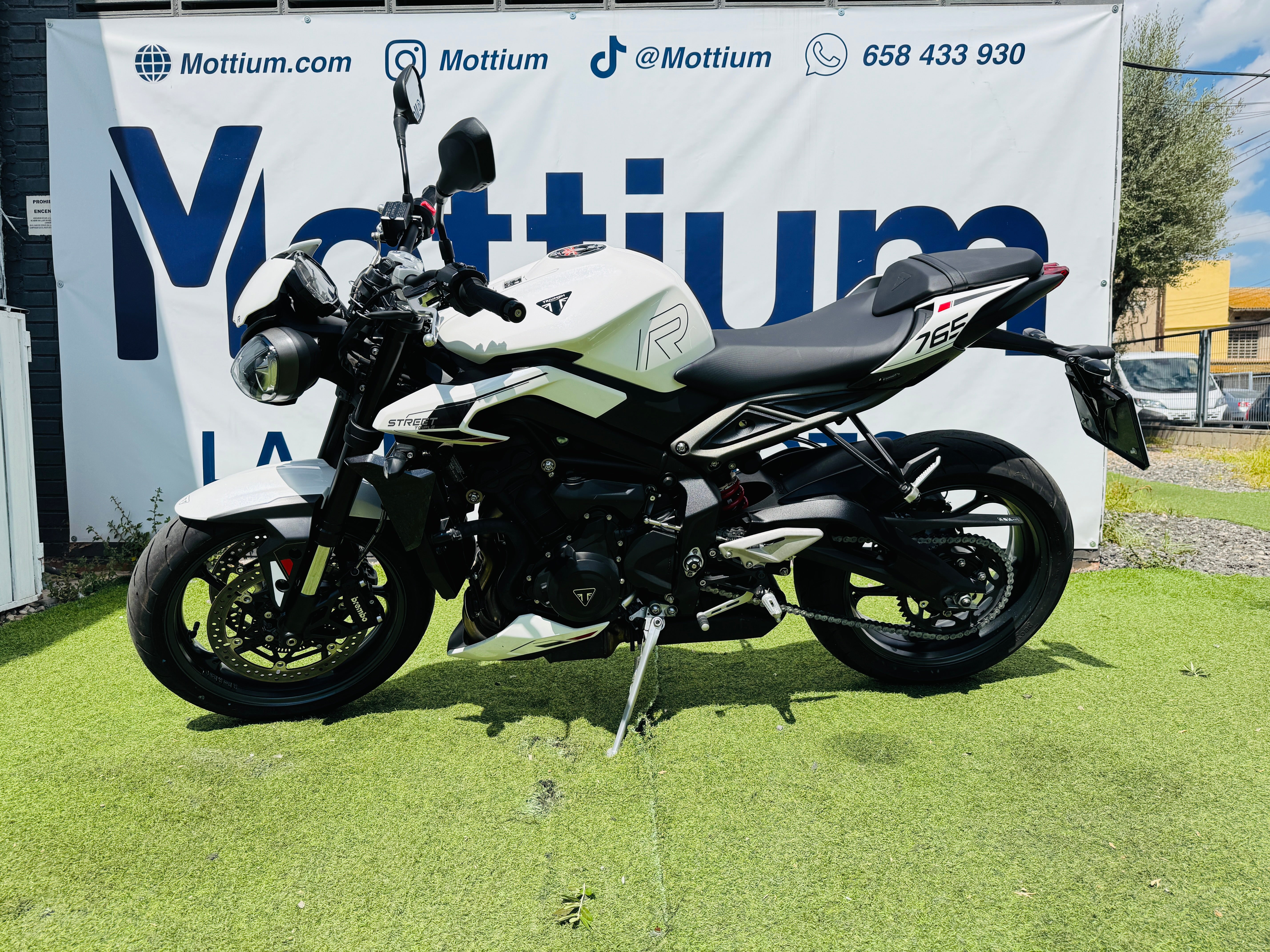 TRIUMPH STREET TRIPLE 765R