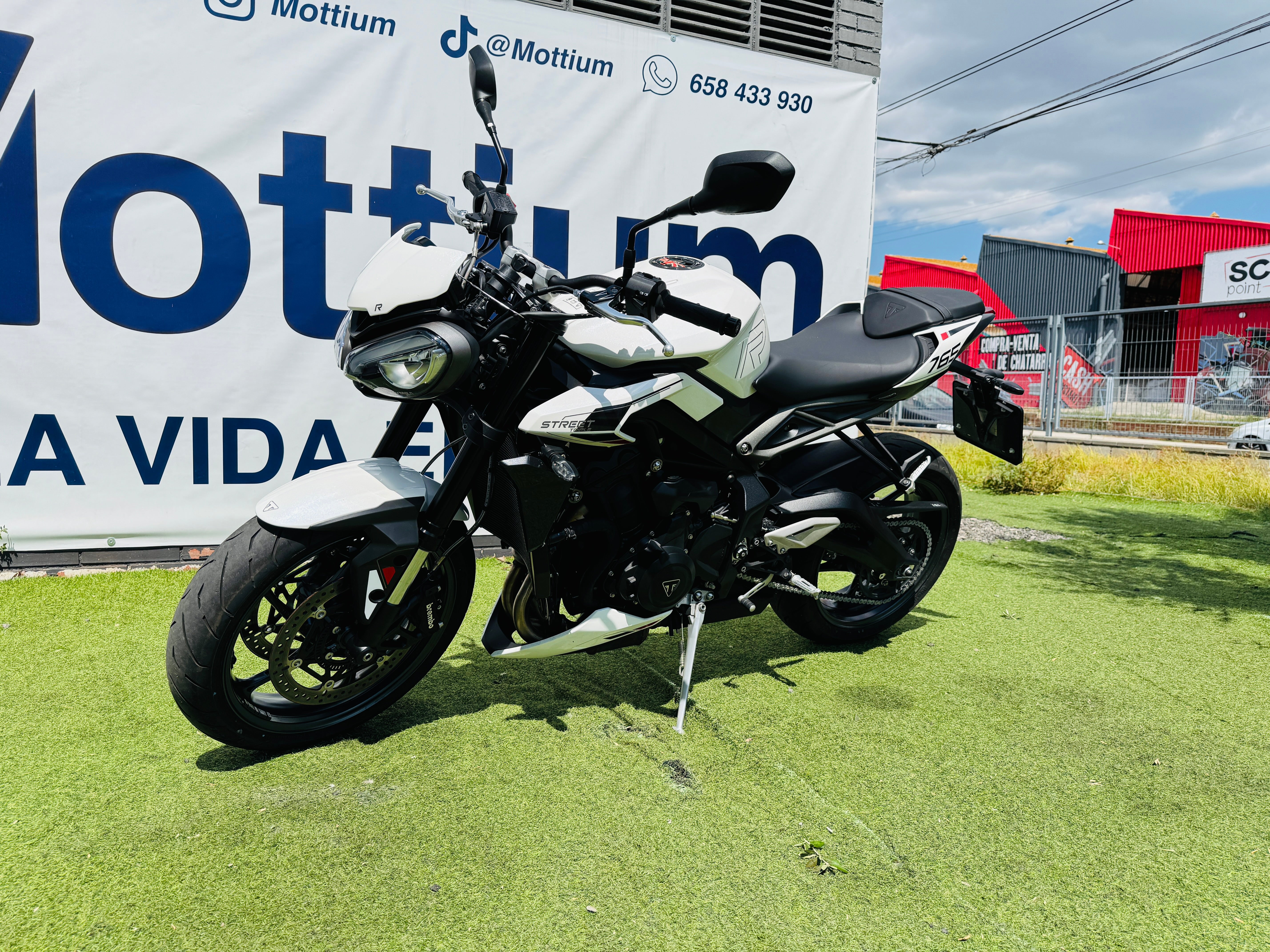 TRIUMPH STREET TRIPLE 765R