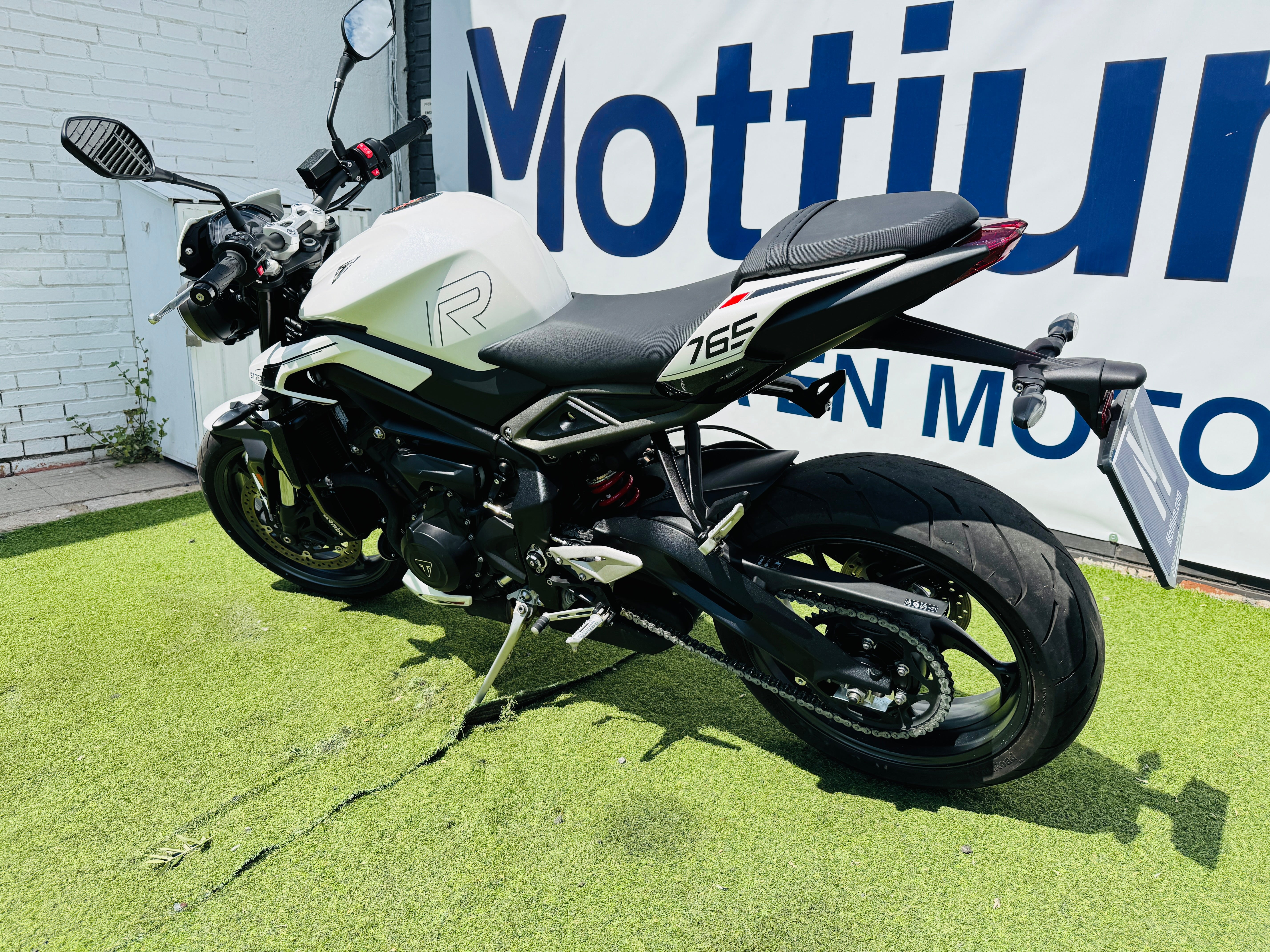 TRIUMPH STREET TRIPLE 765R