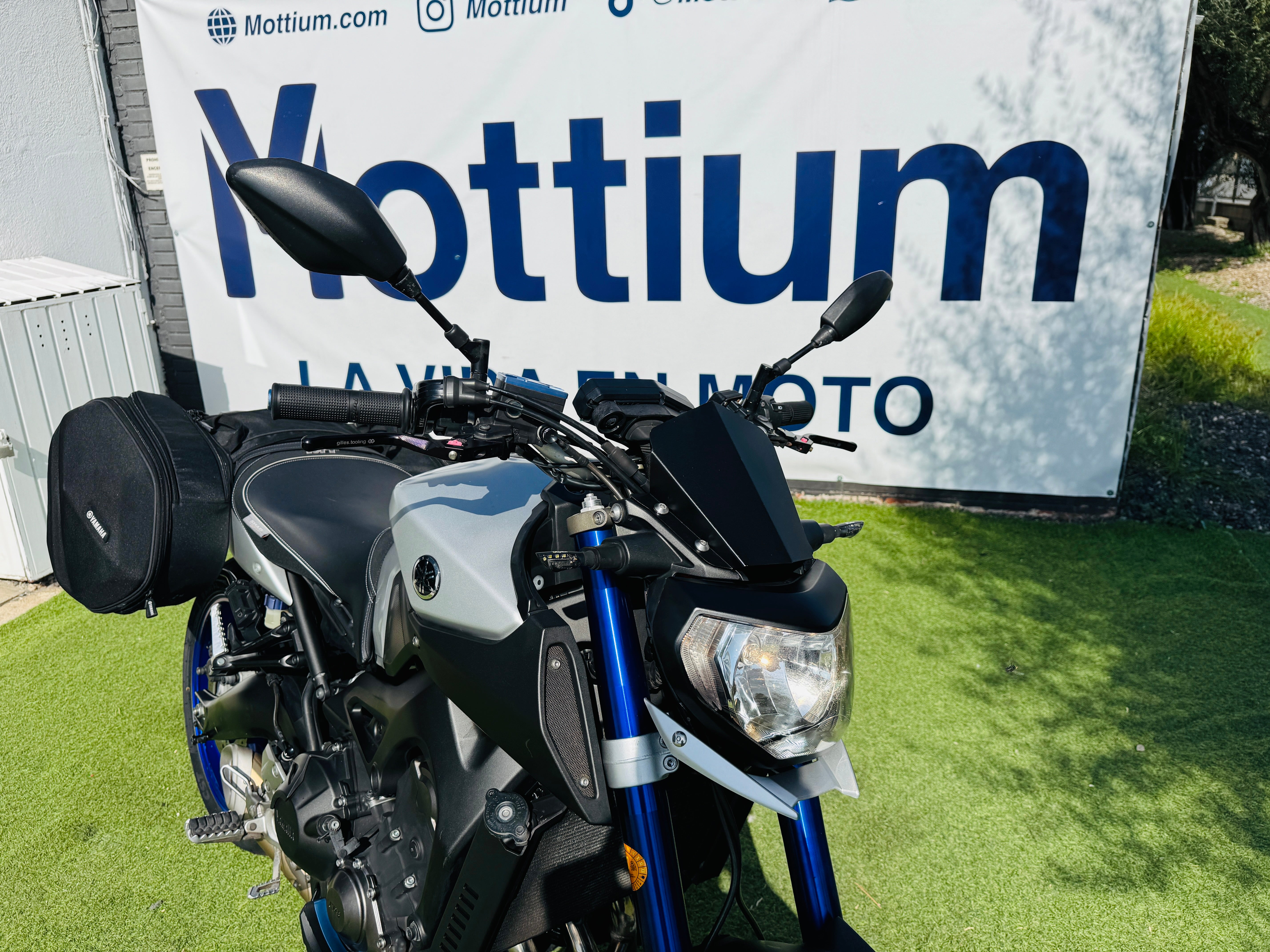 YAMAHA MT-09
