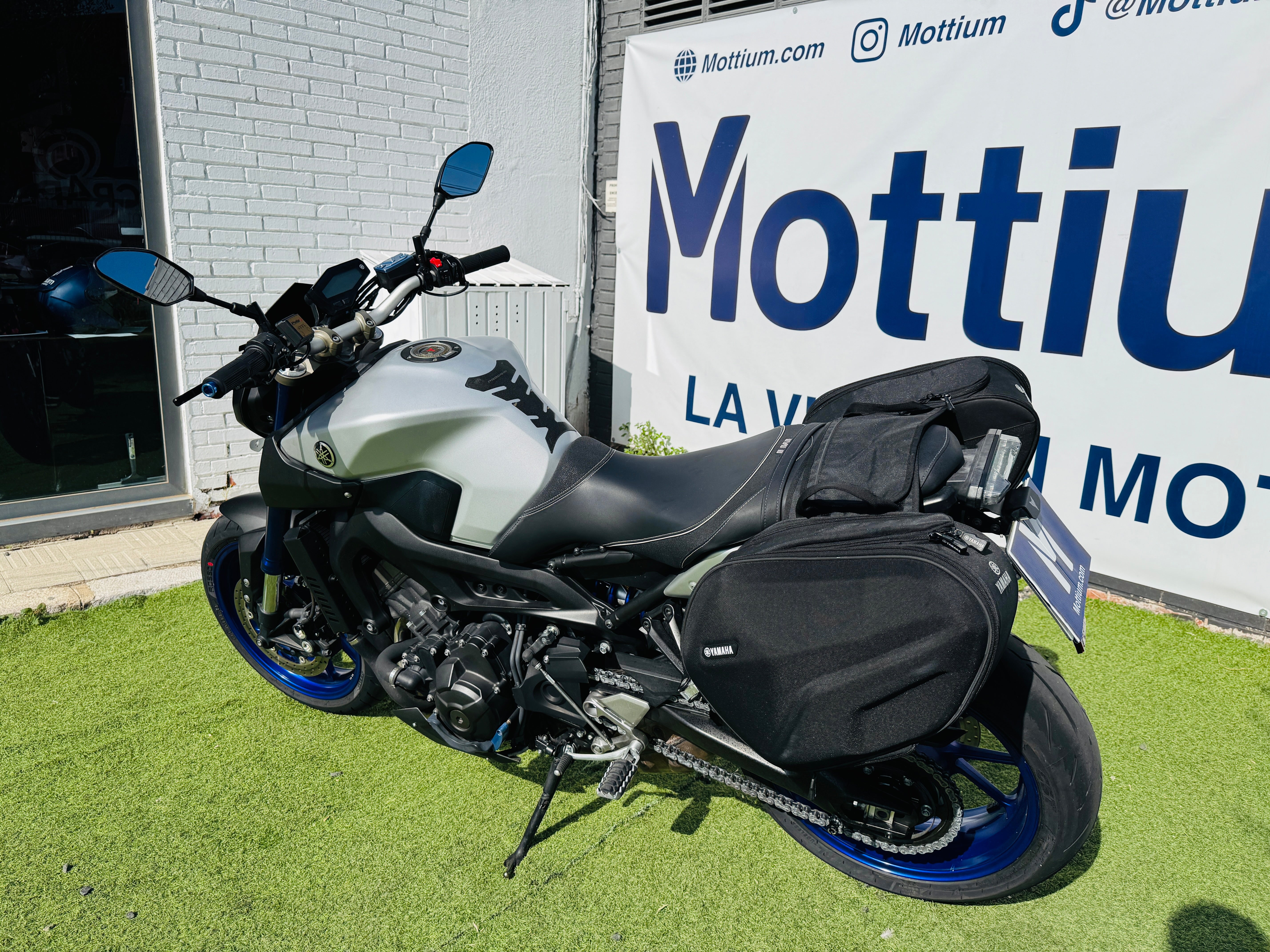 YAMAHA MT-09