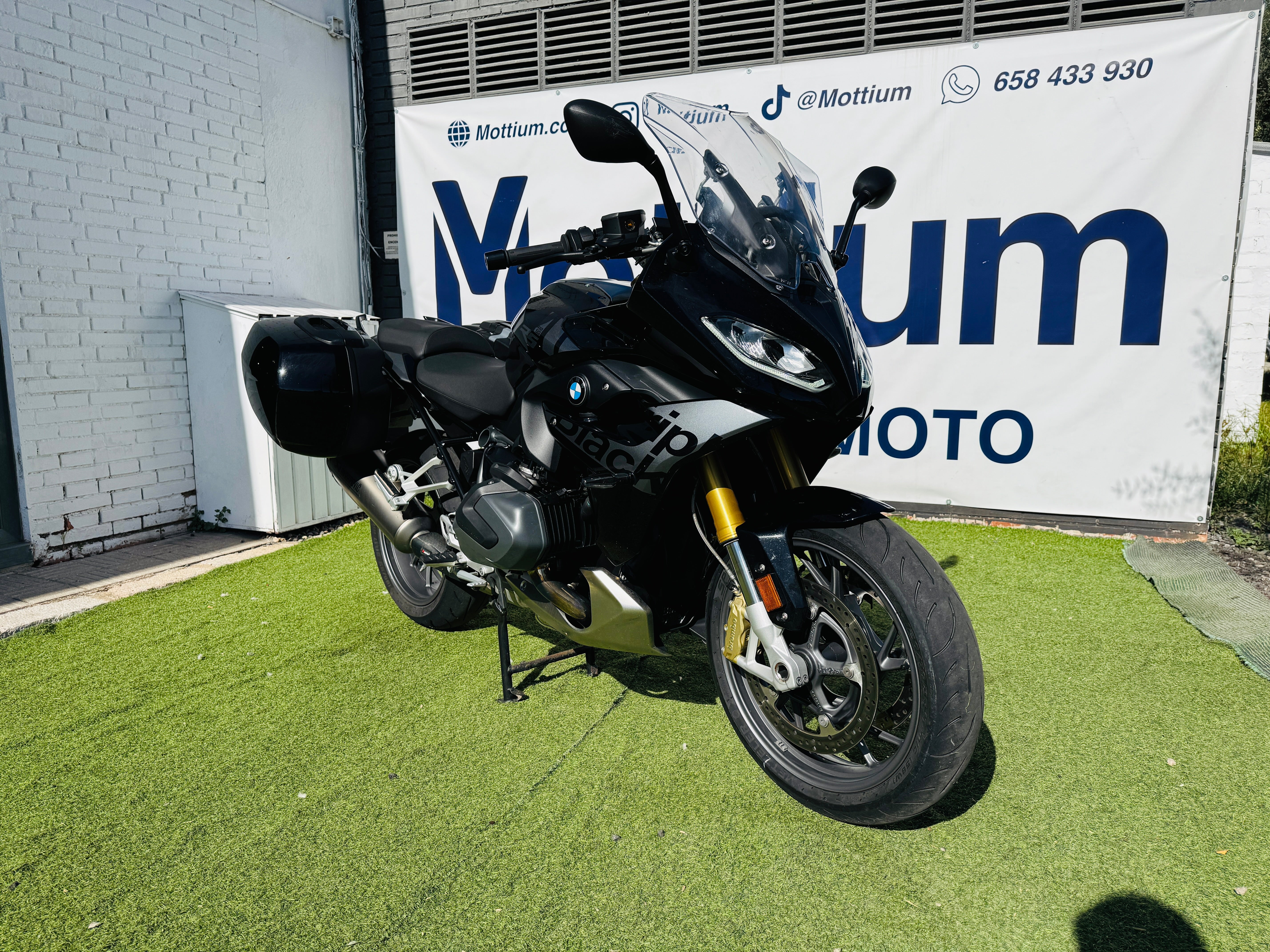 BMW R1250RS TRIPLE BLACK