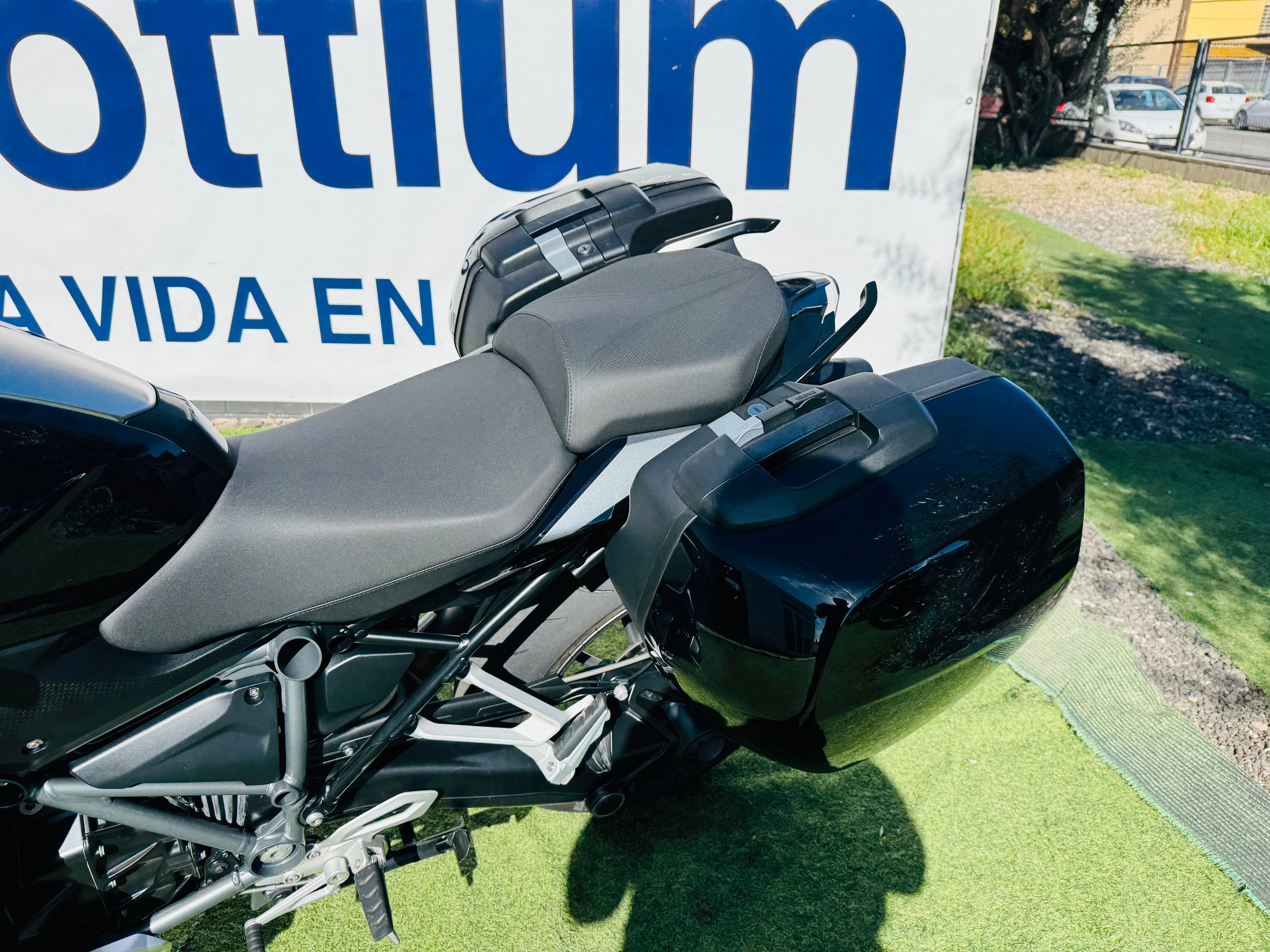 BMW R1250RS TRIPLE BLACK