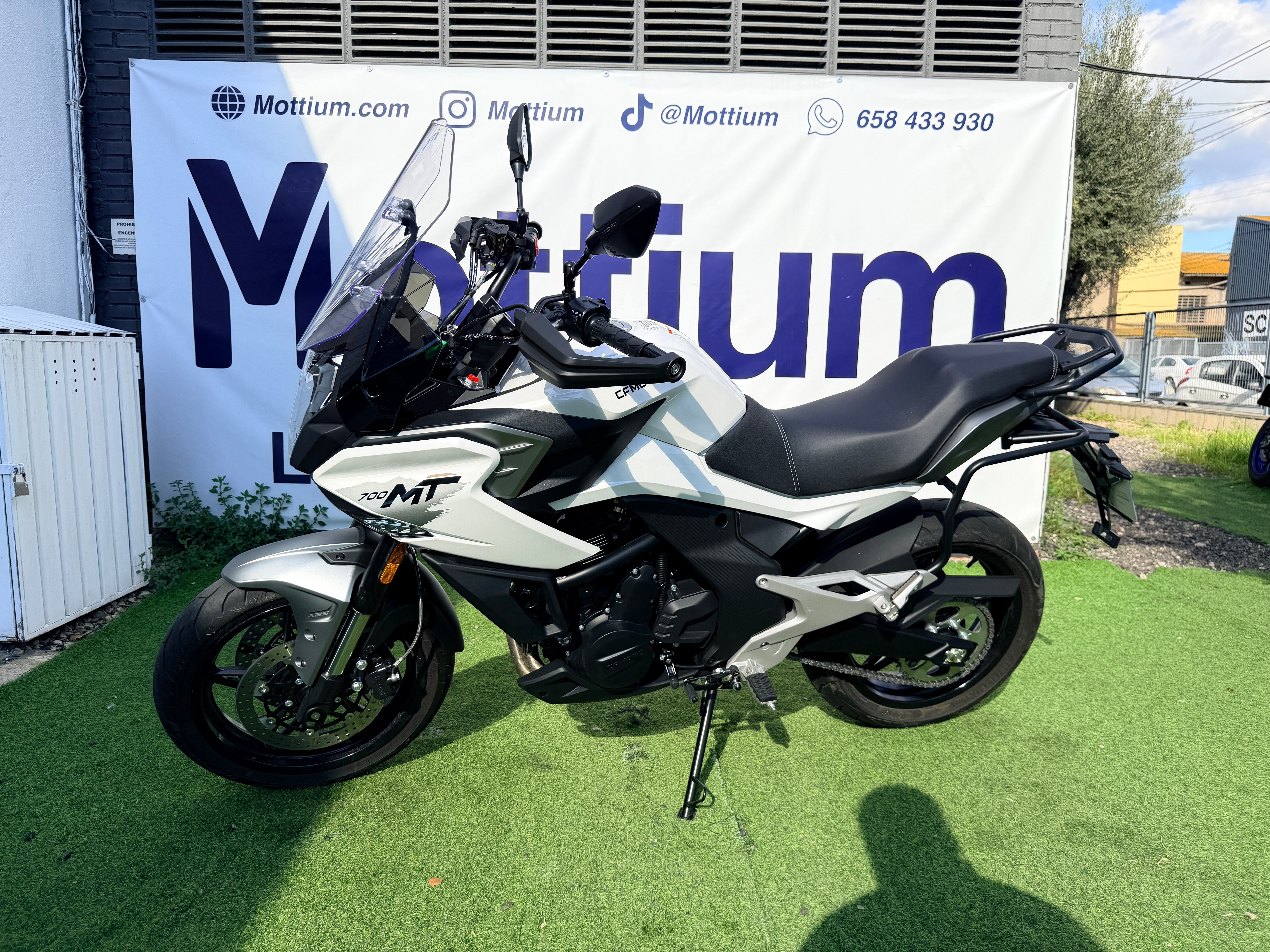 CFMOTO 700MT