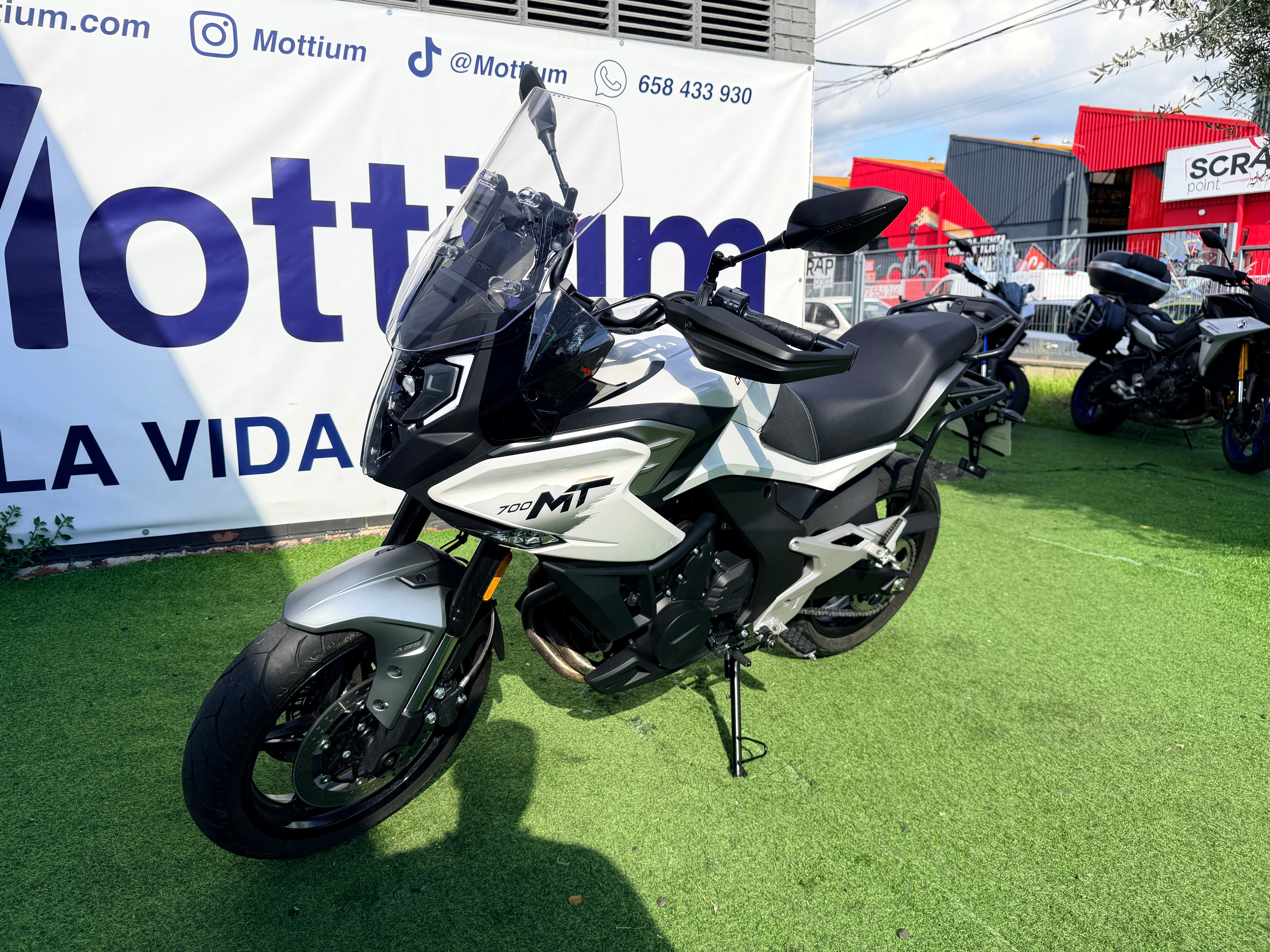CFMOTO 700MT