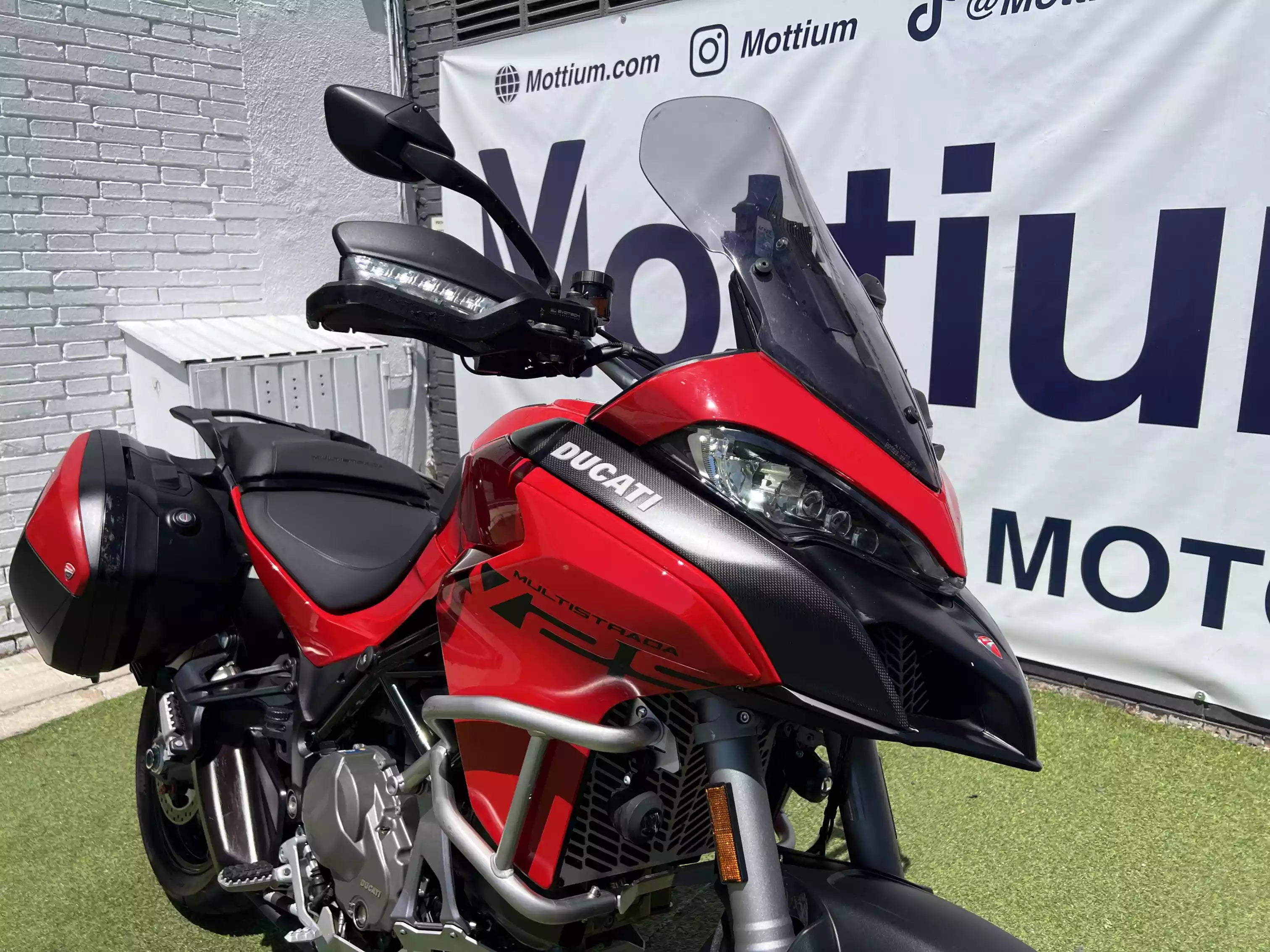 DUCATI Multistrada V2 S