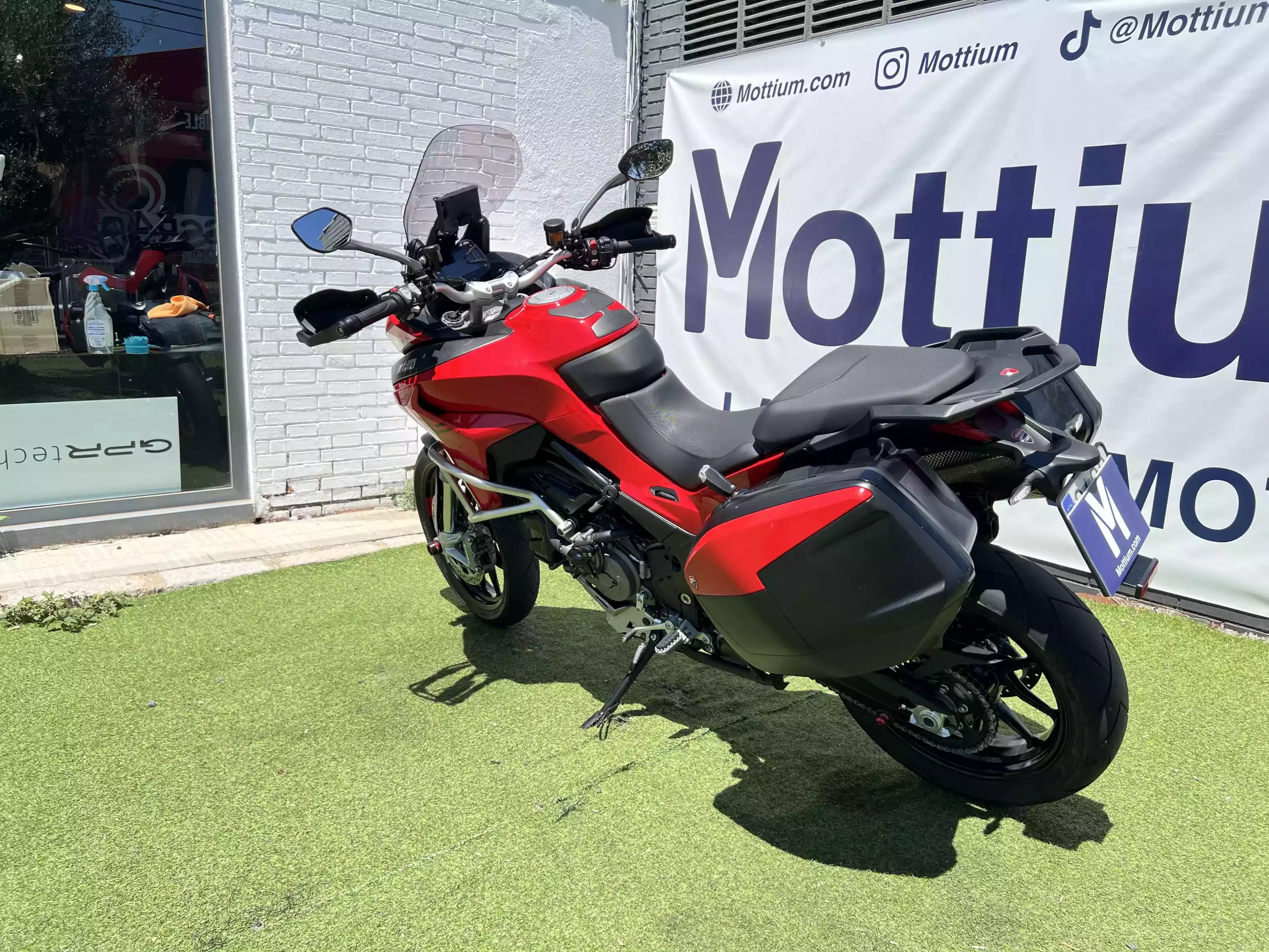 DUCATI Multistrada V2 S