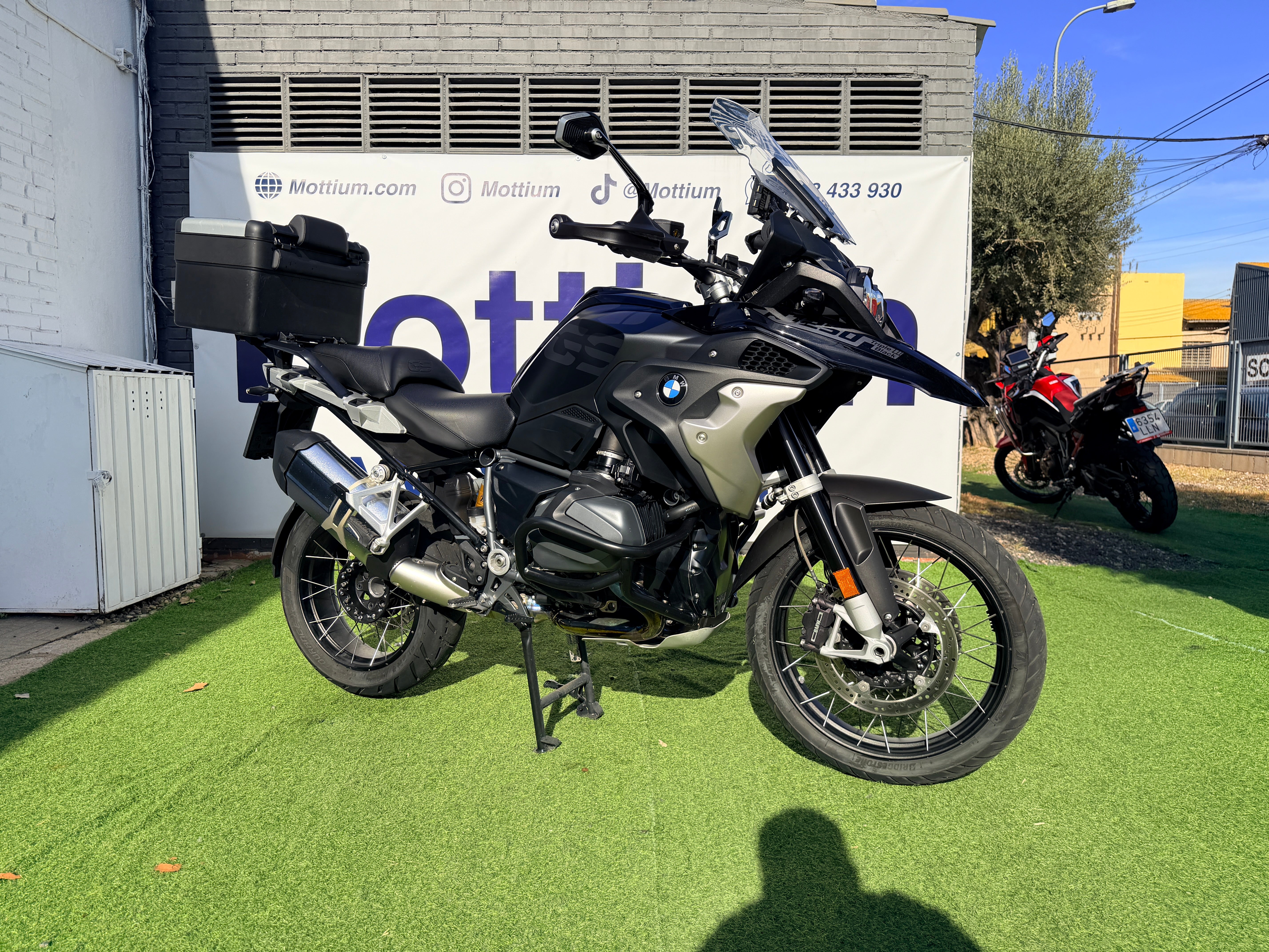 BMW R1250GS TRIPLE BLACK 1