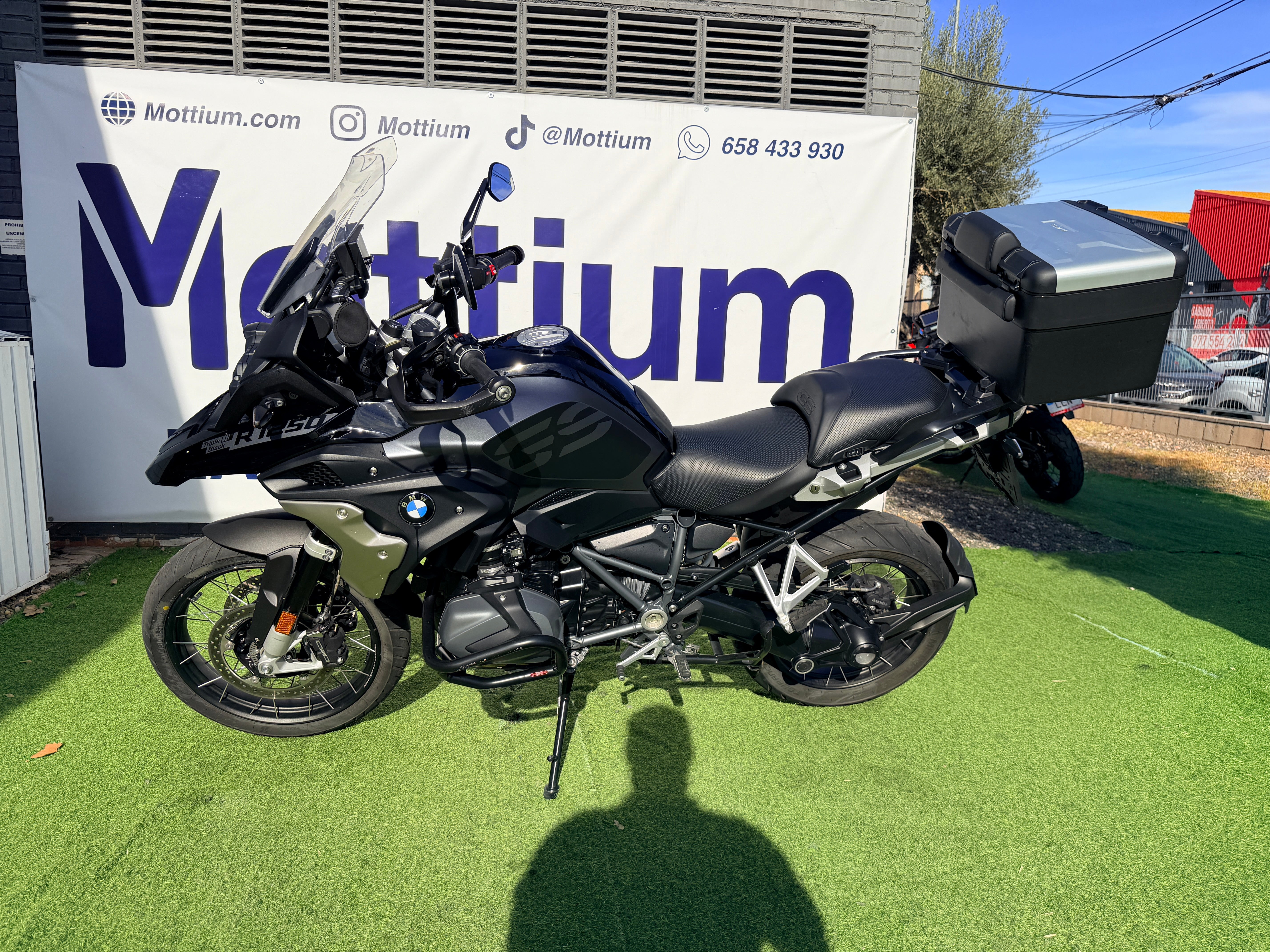BMW R1250GS TRIPLE BLACK 1