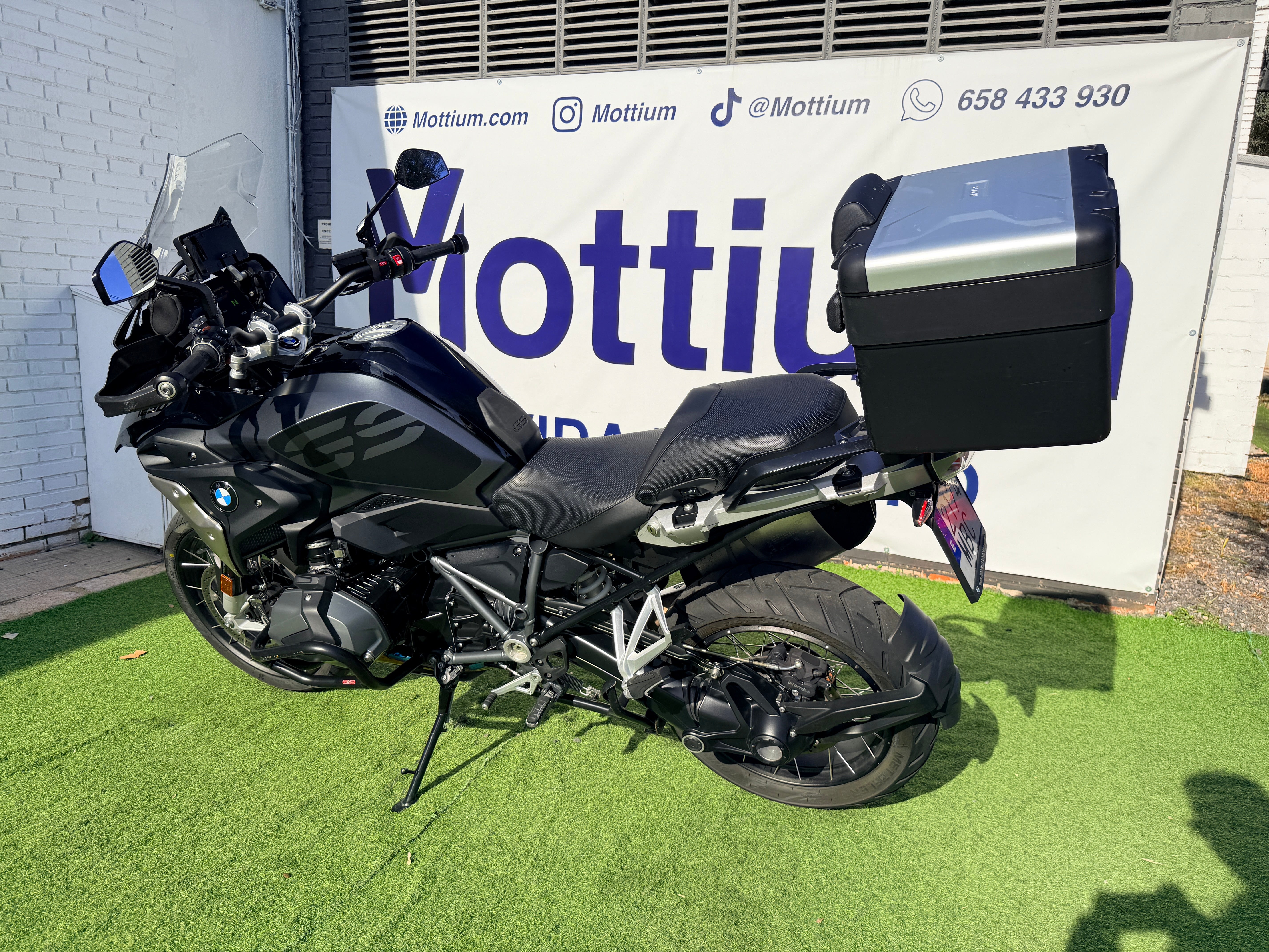 BMW R1250GS TRIPLE BLACK 1