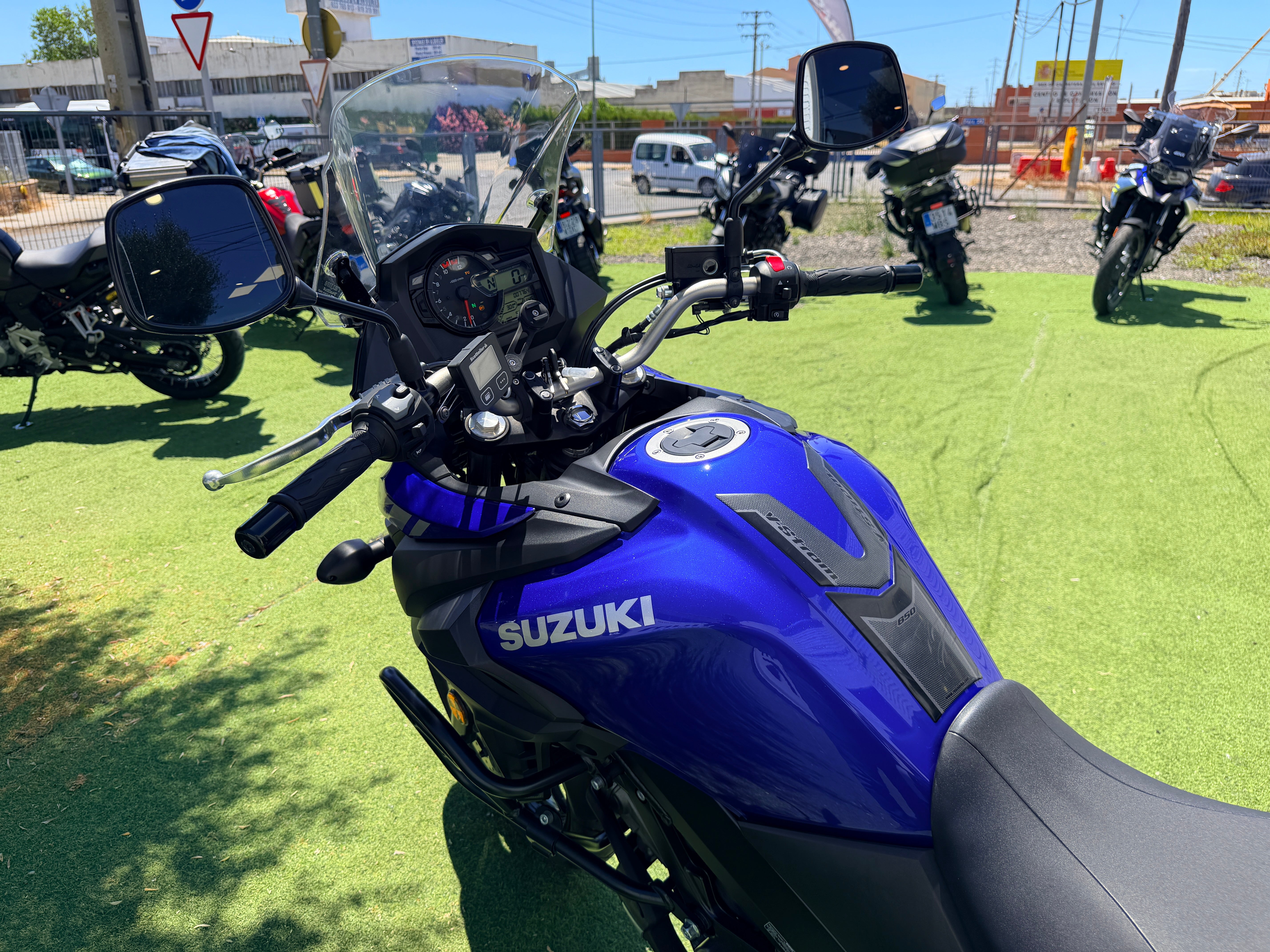 SUZUKI V-STROM 650