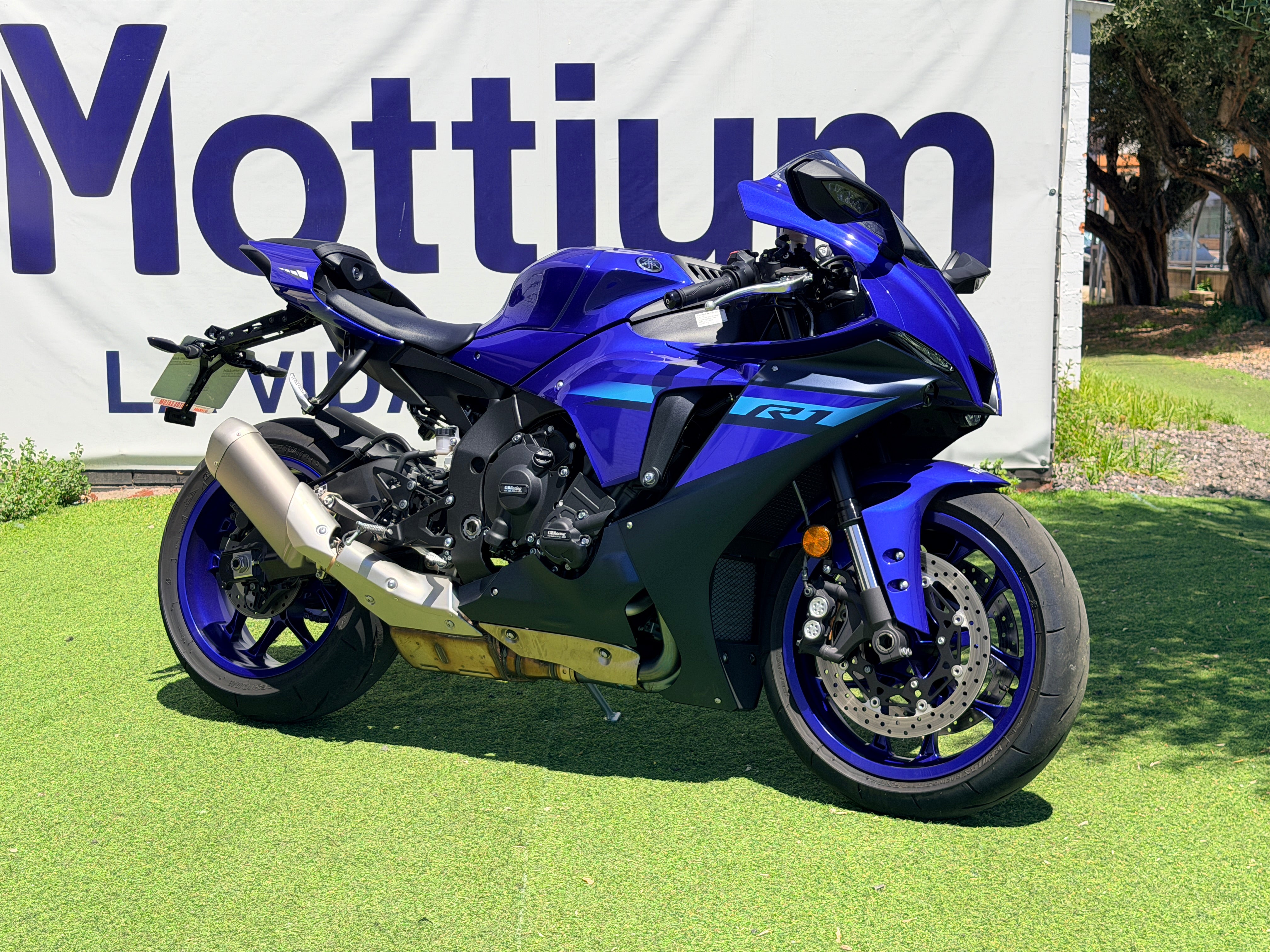 YAMAHA YZF R1