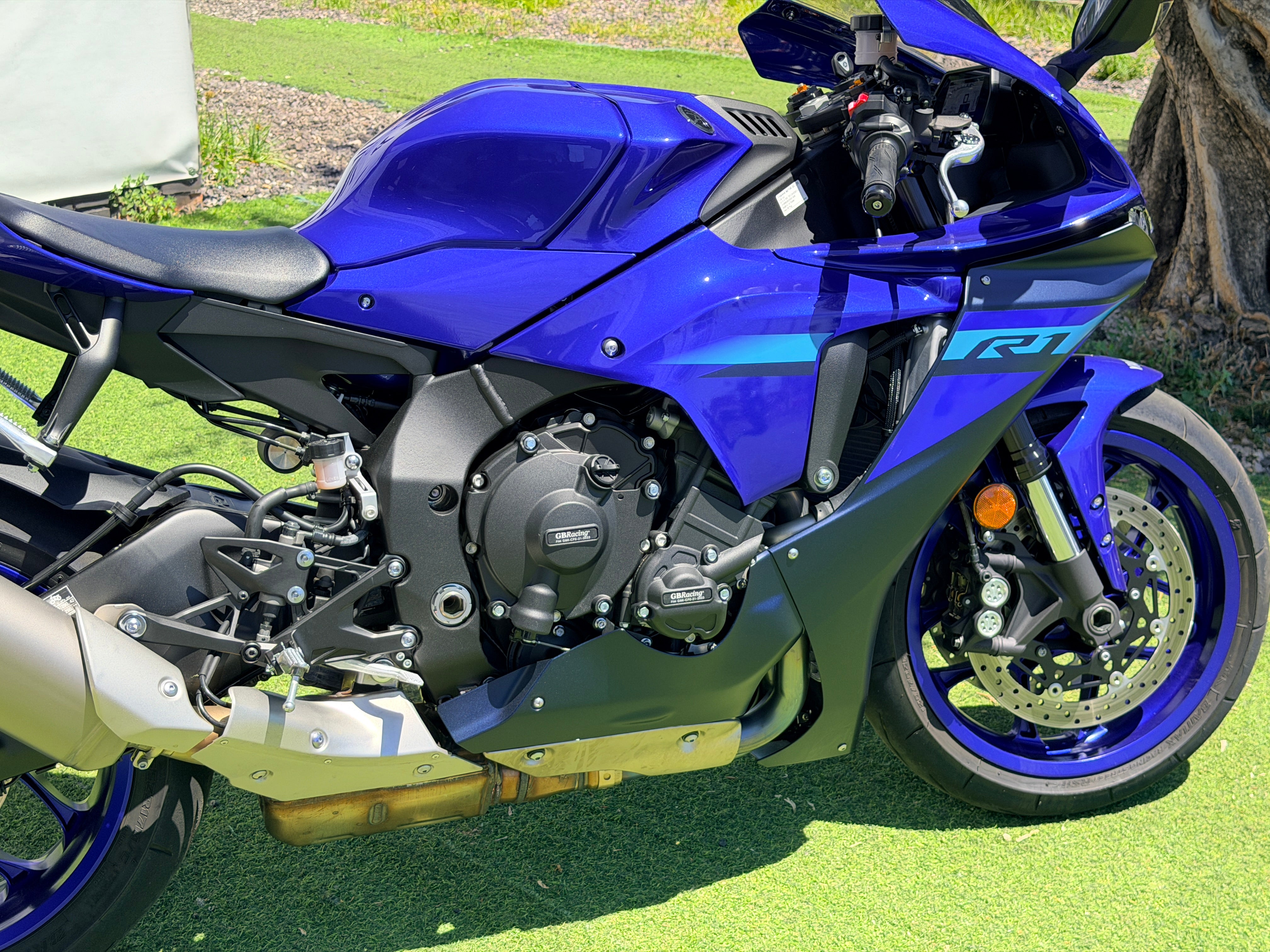 YAMAHA YZF R1