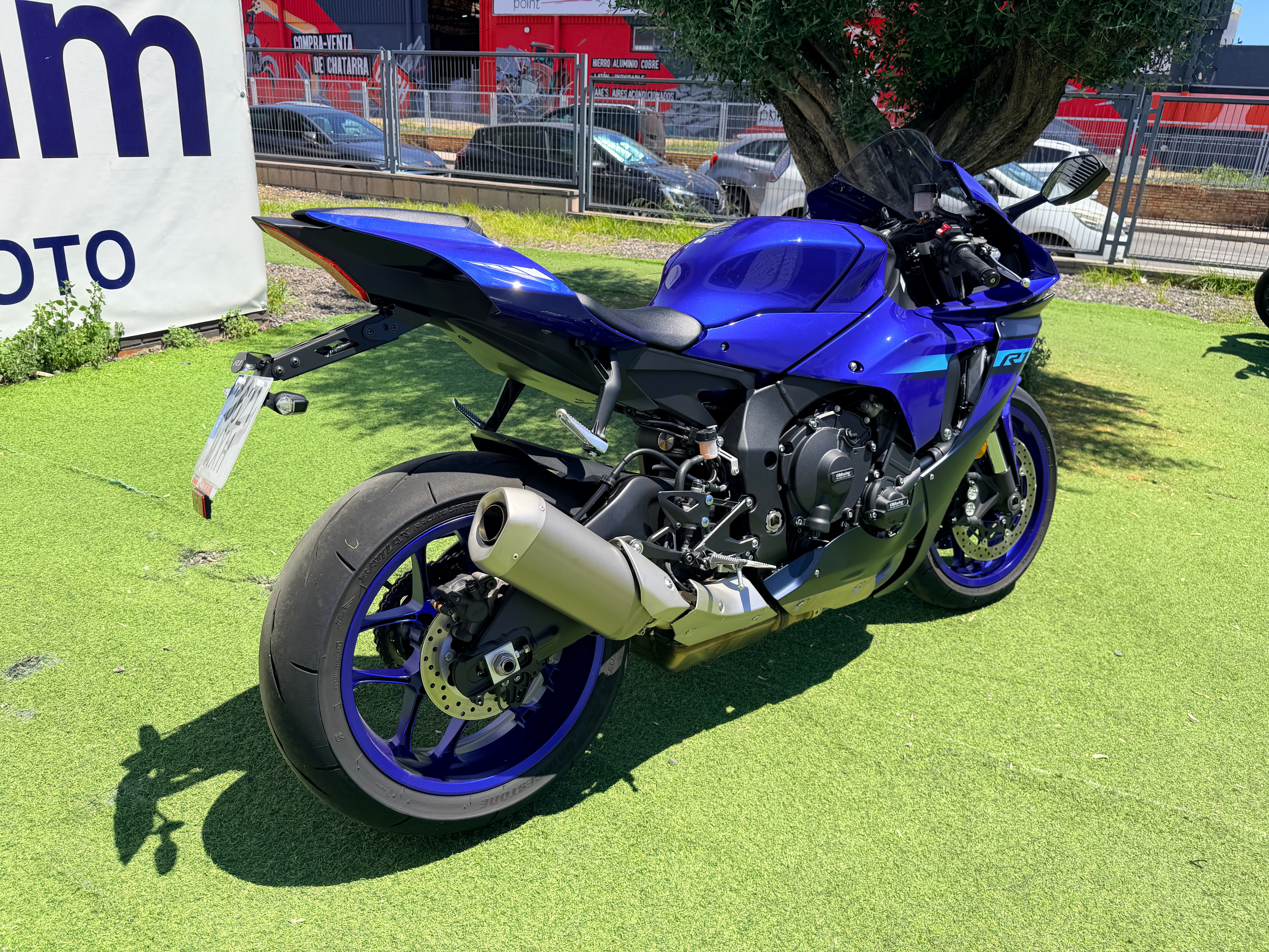 YAMAHA YZF R1