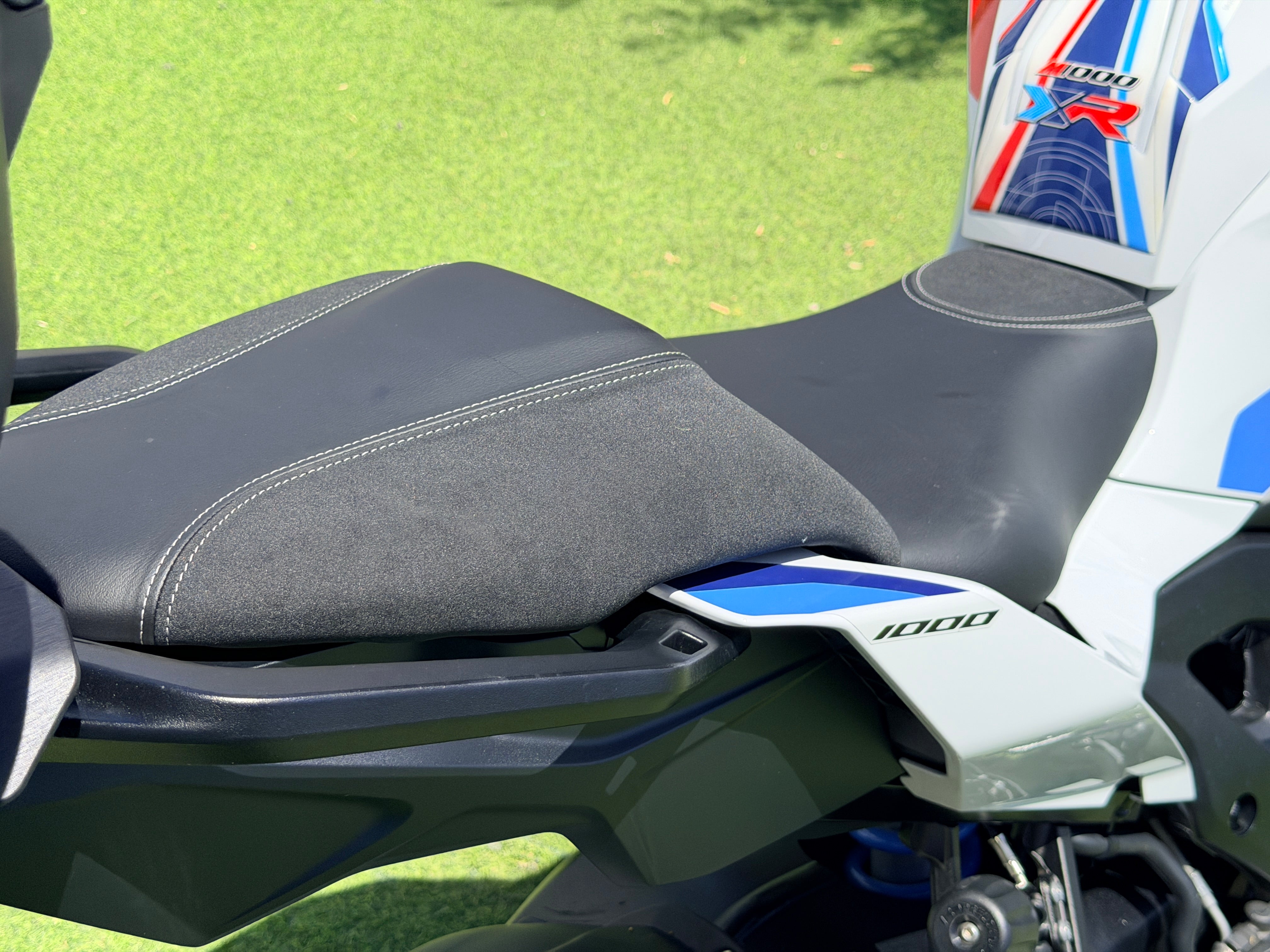 BMW M1000XR