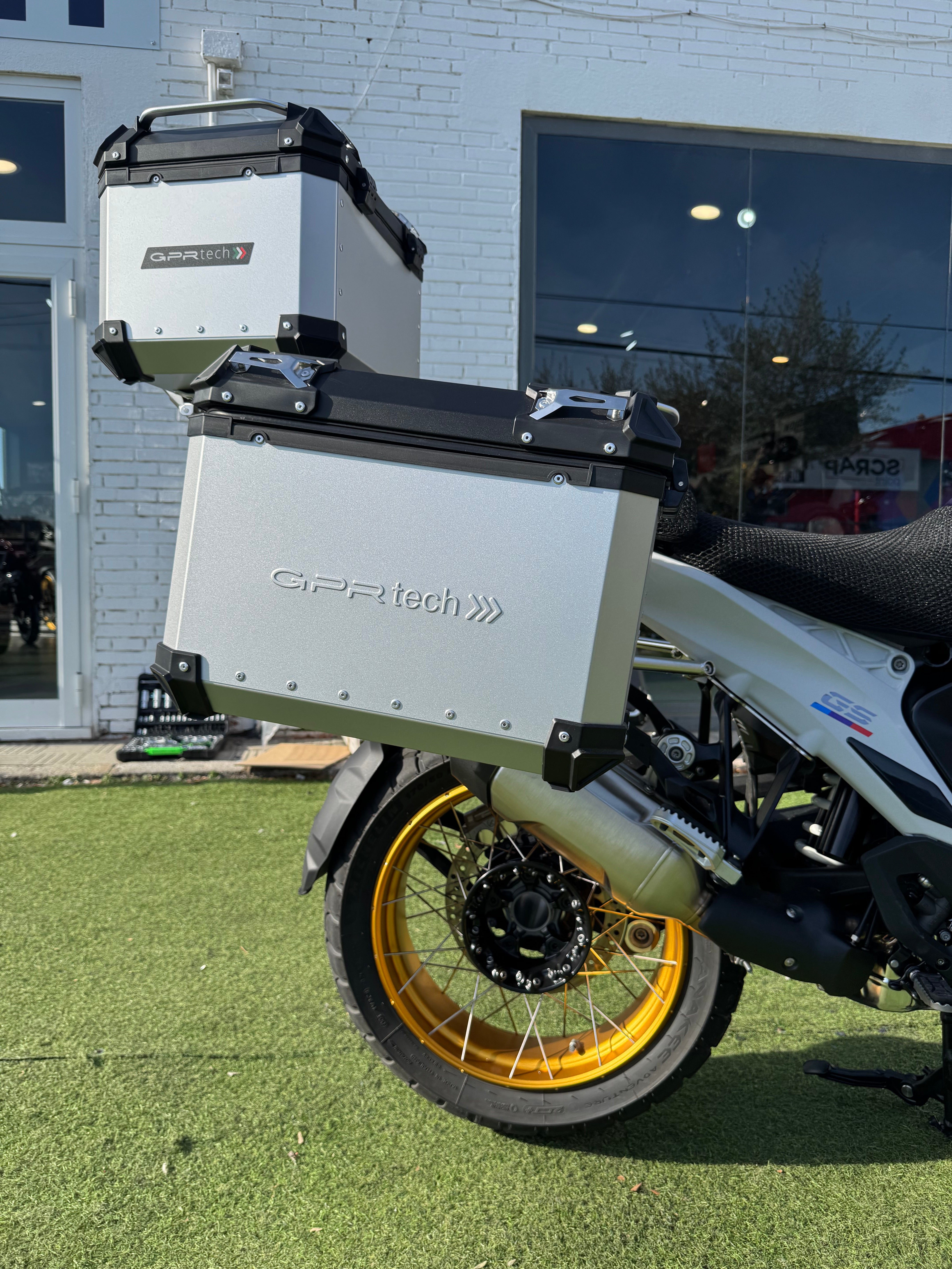 Maletas laterales GPR + Herraje especifico