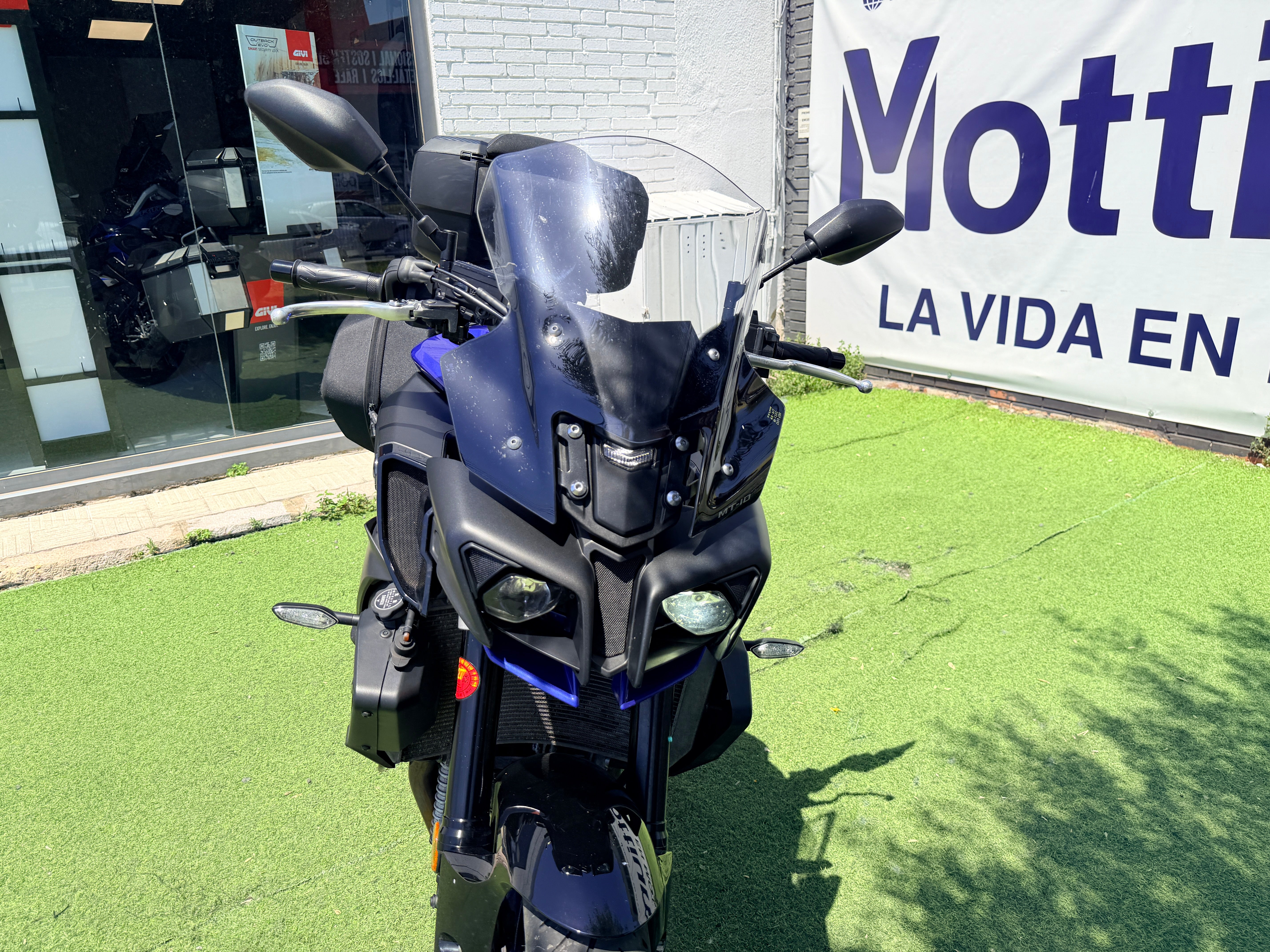 YAMAHA MT-10