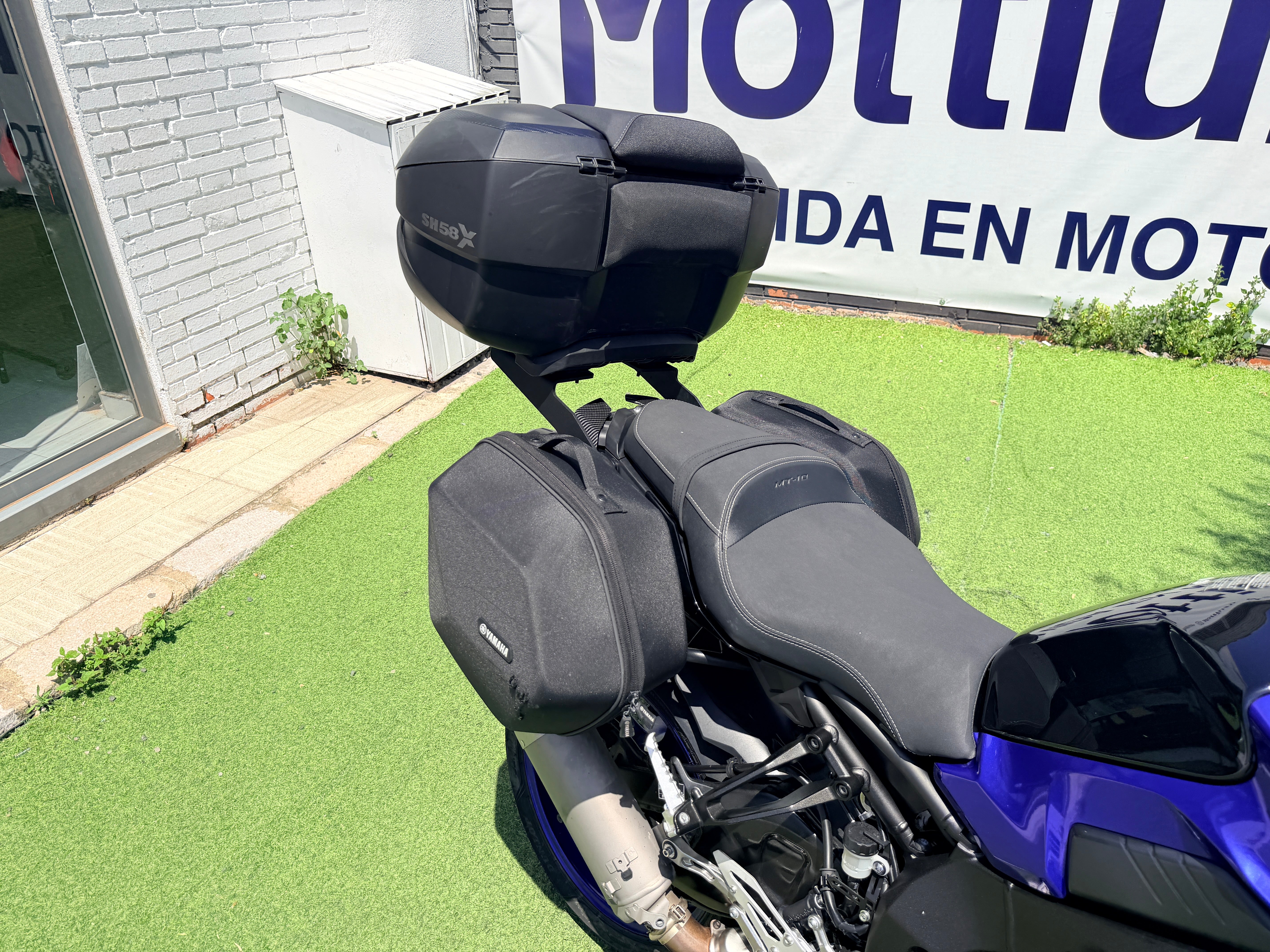 YAMAHA MT-10