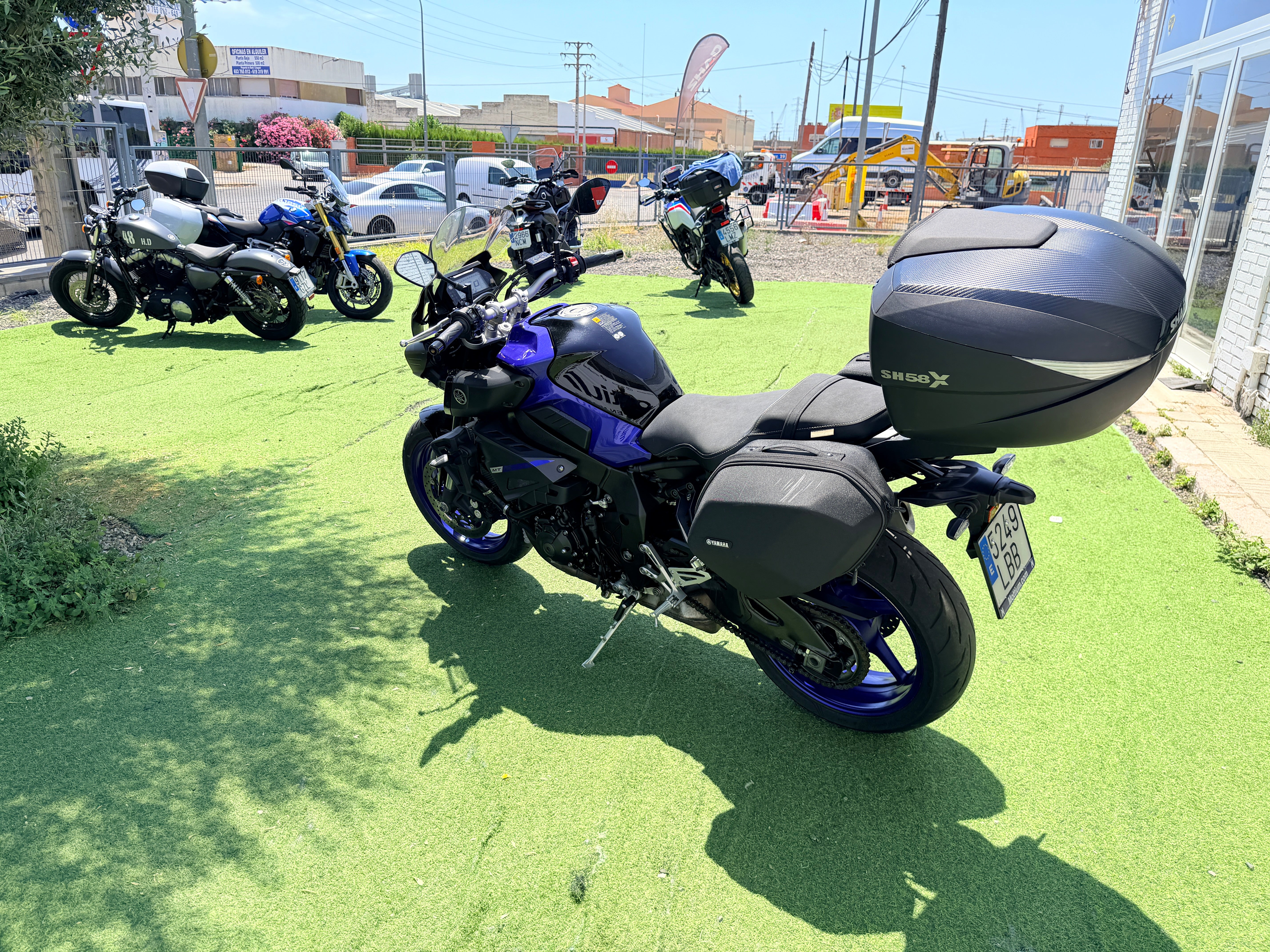 YAMAHA MT-10
