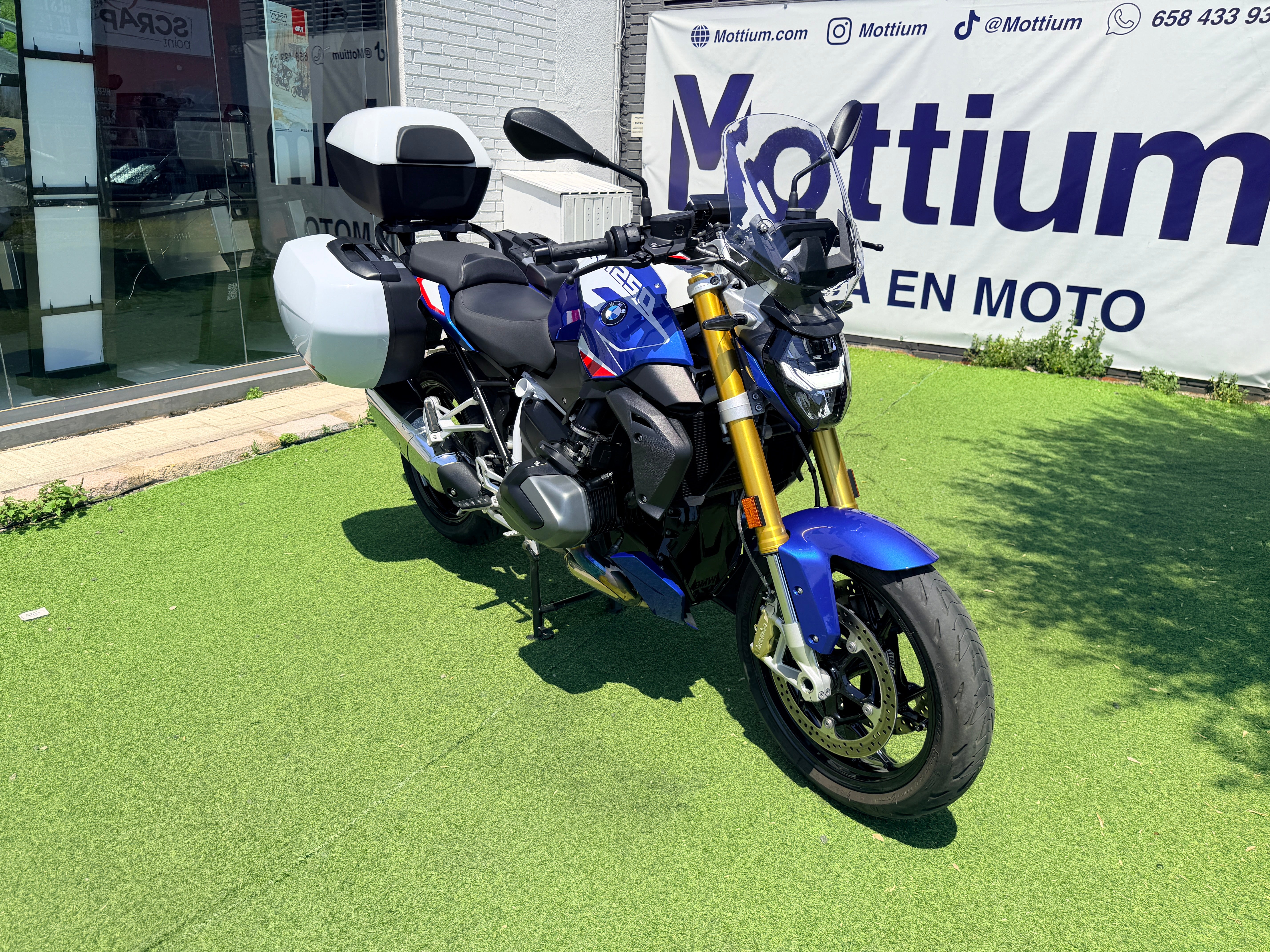 BMW R1250R
