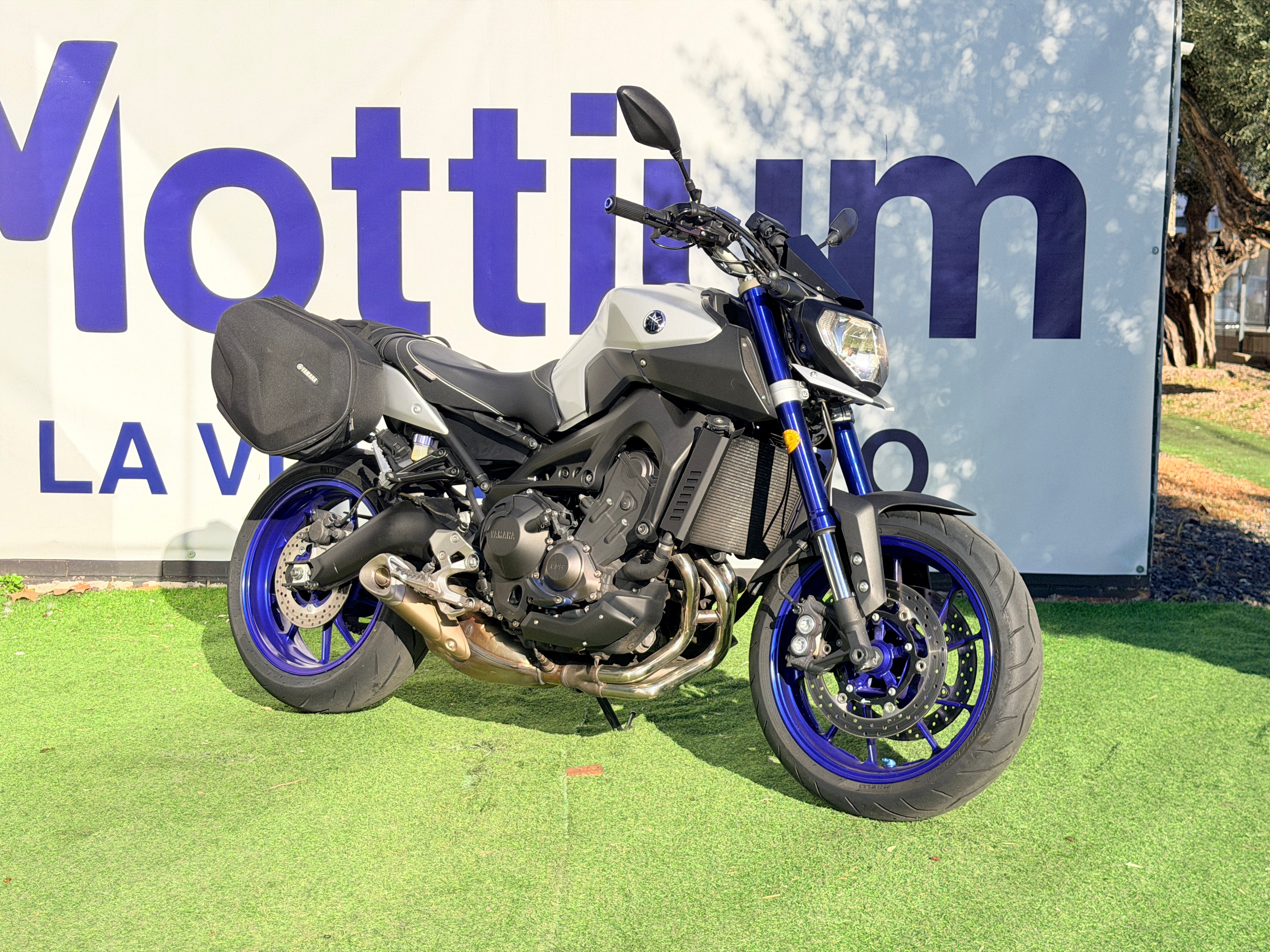 YAMAHA MT-09