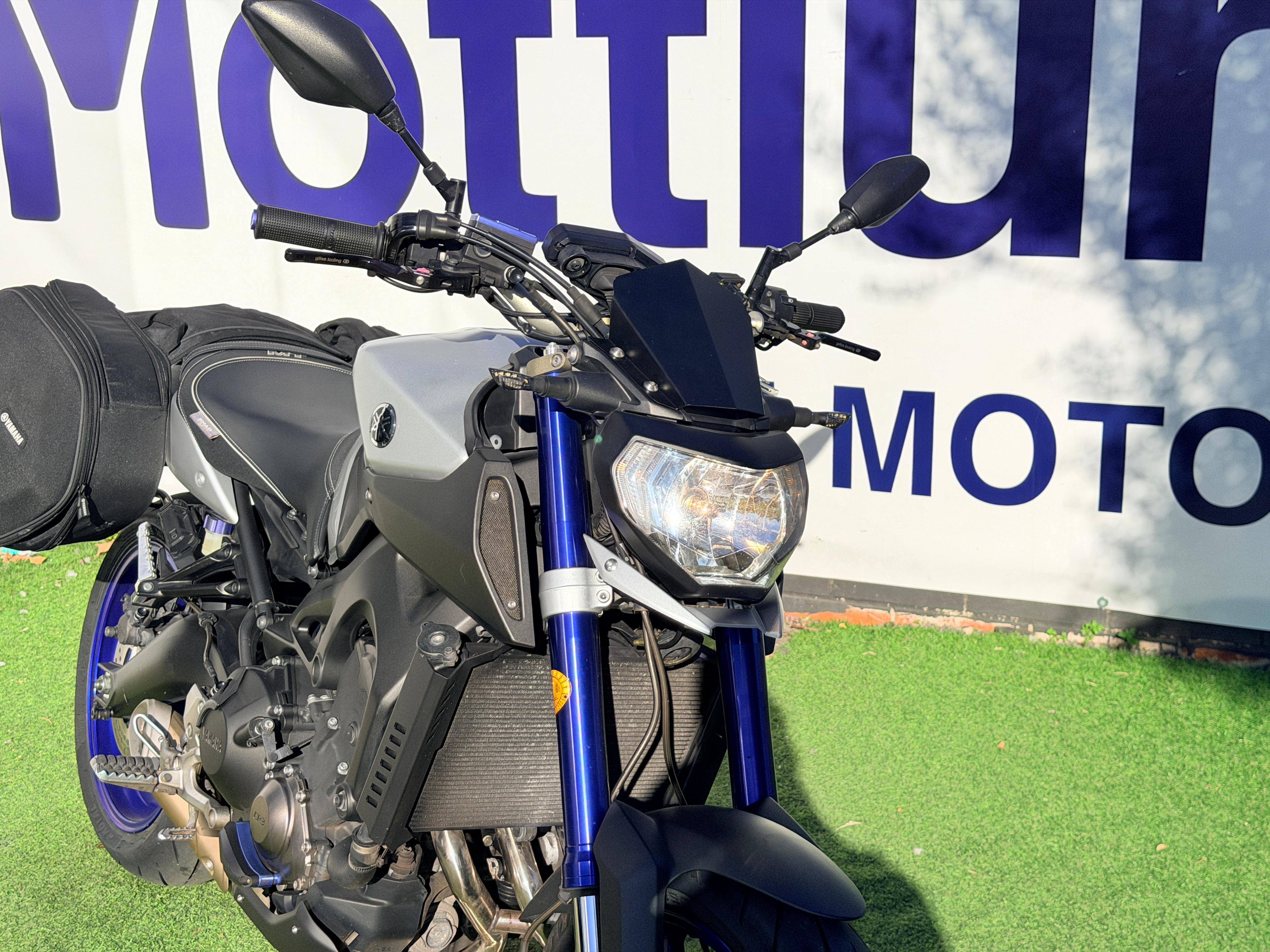 YAMAHA MT-09