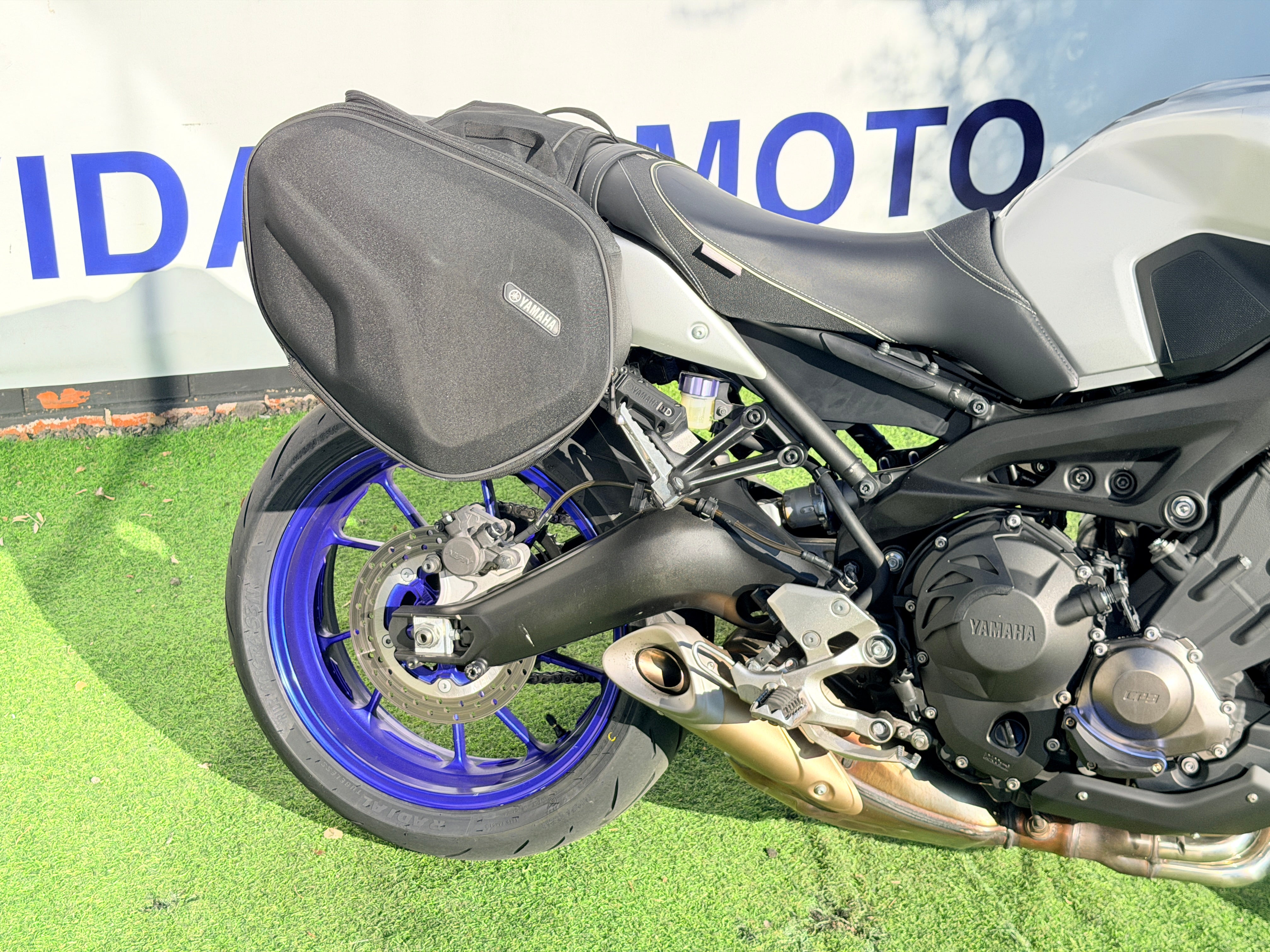 YAMAHA MT-09