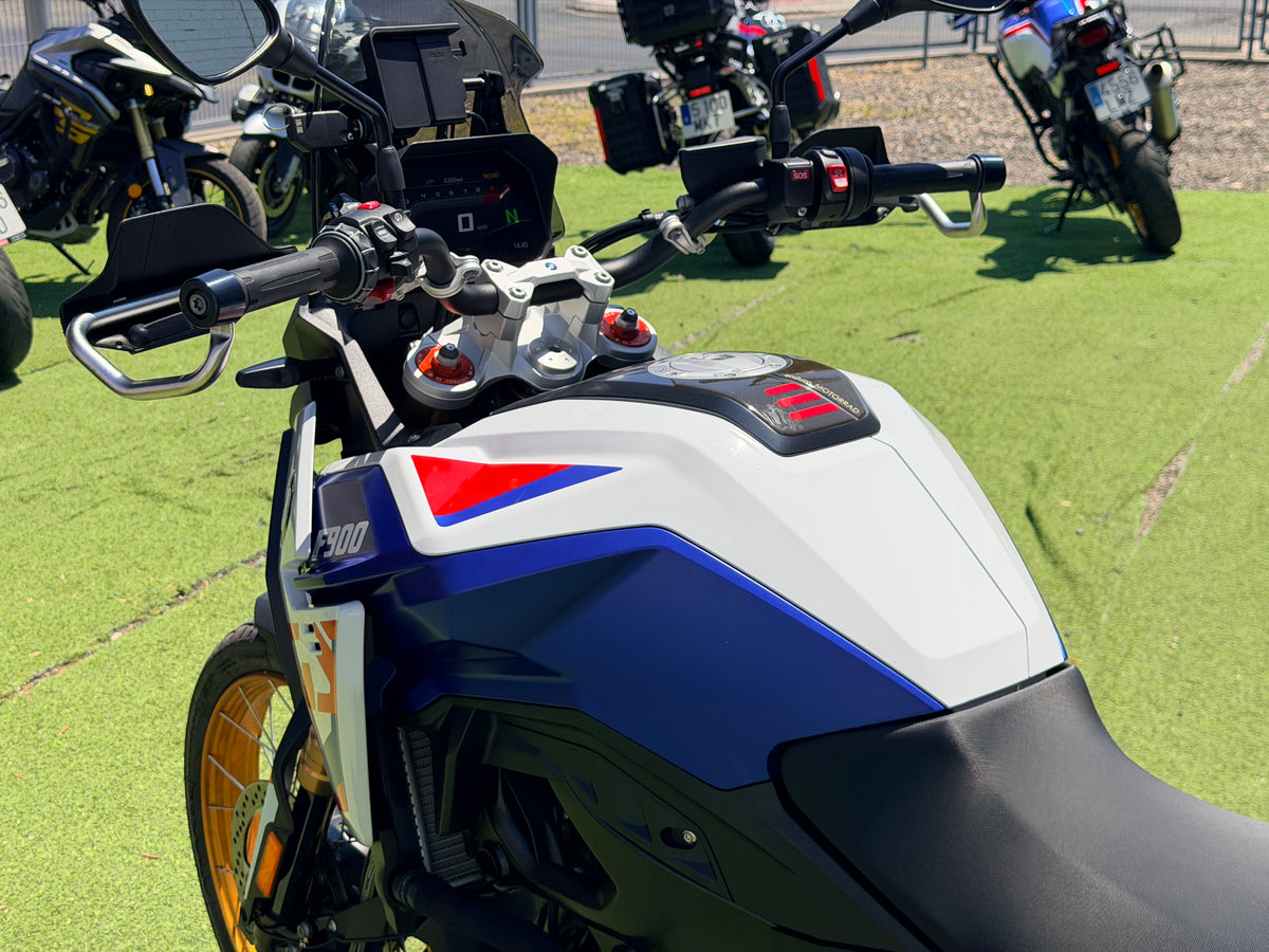 BMW F900GS