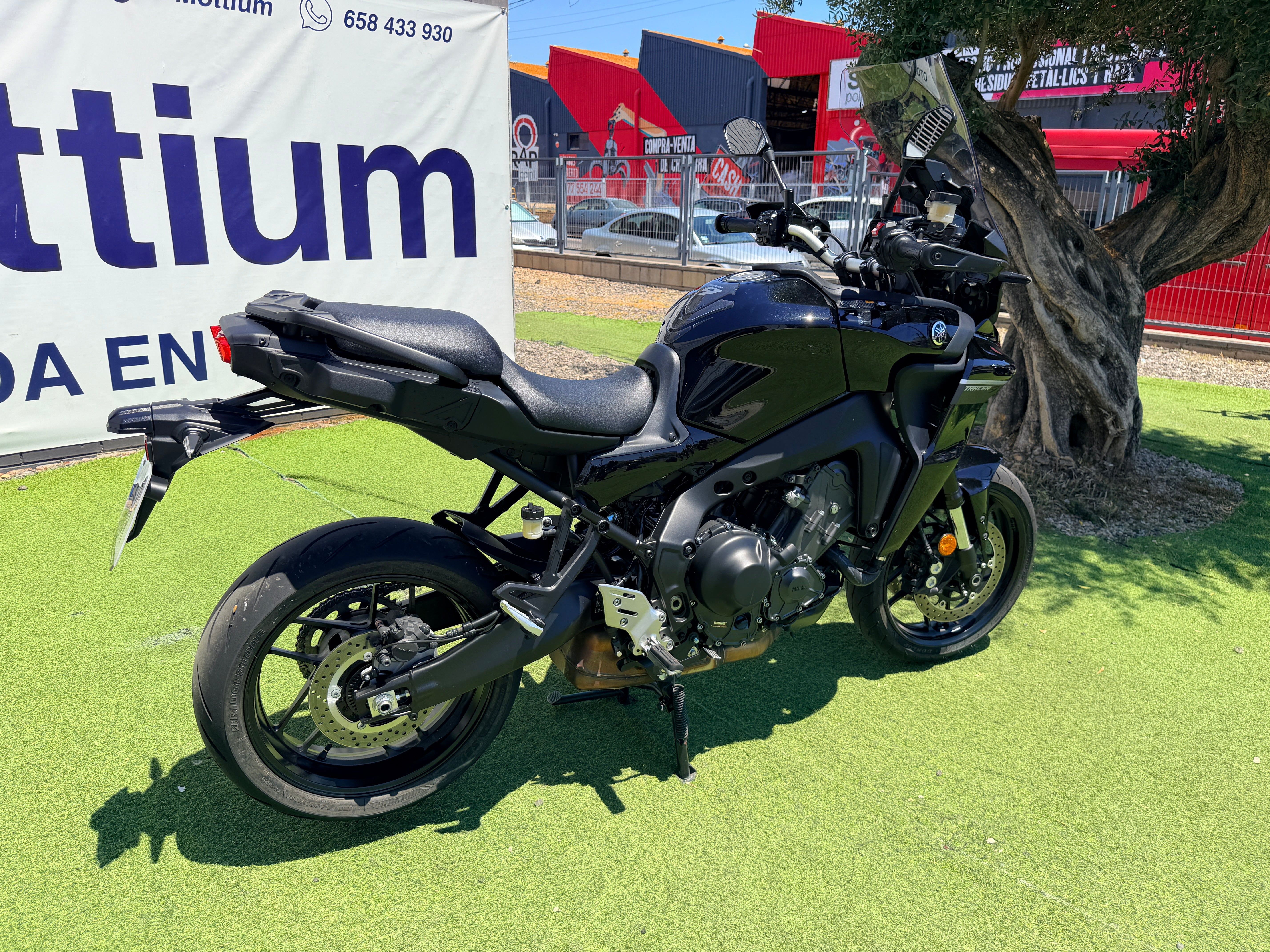 YAMAHA TRACER 9