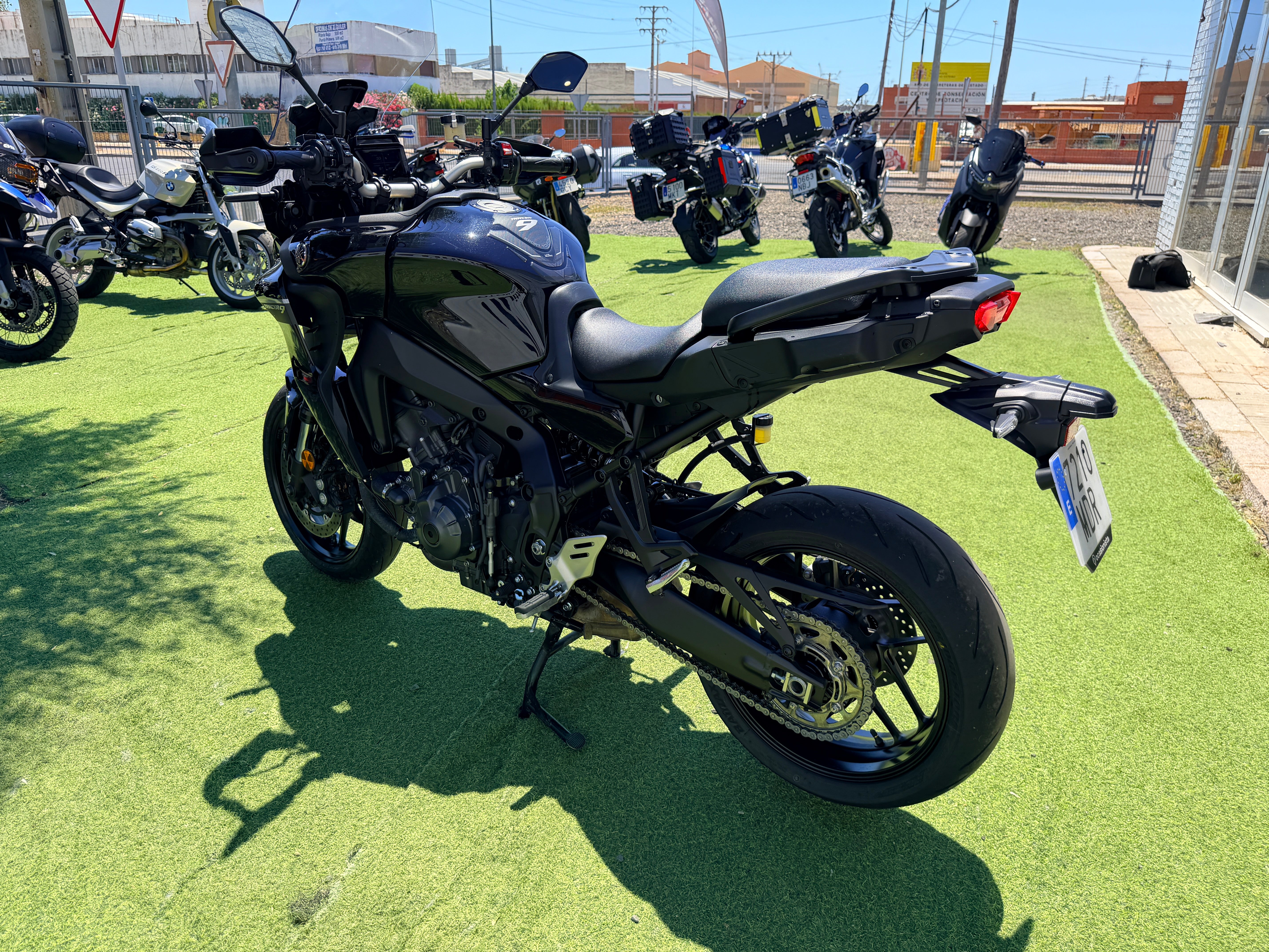 YAMAHA TRACER 9