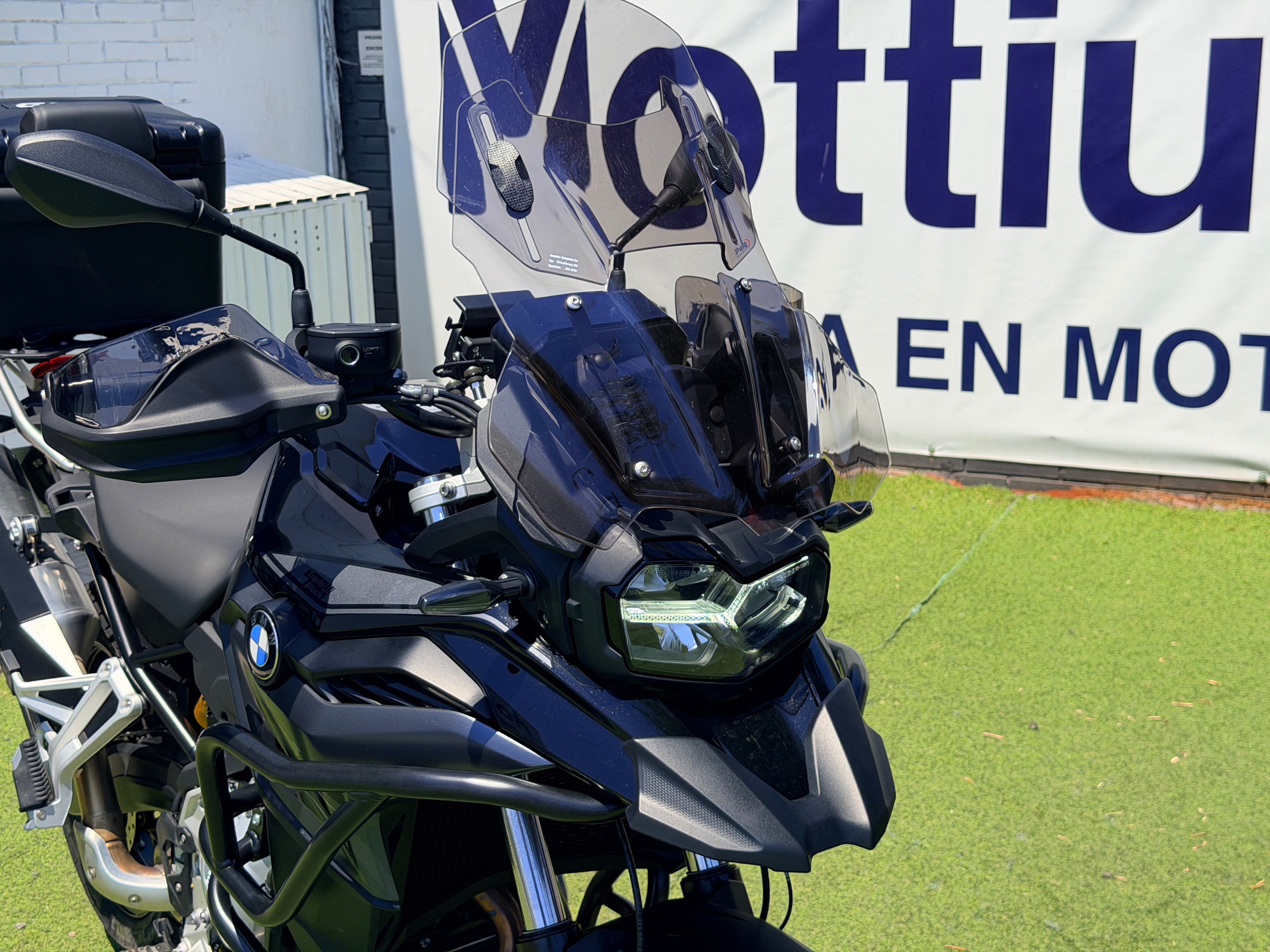 BMW F750GS TRIPLE BLACK