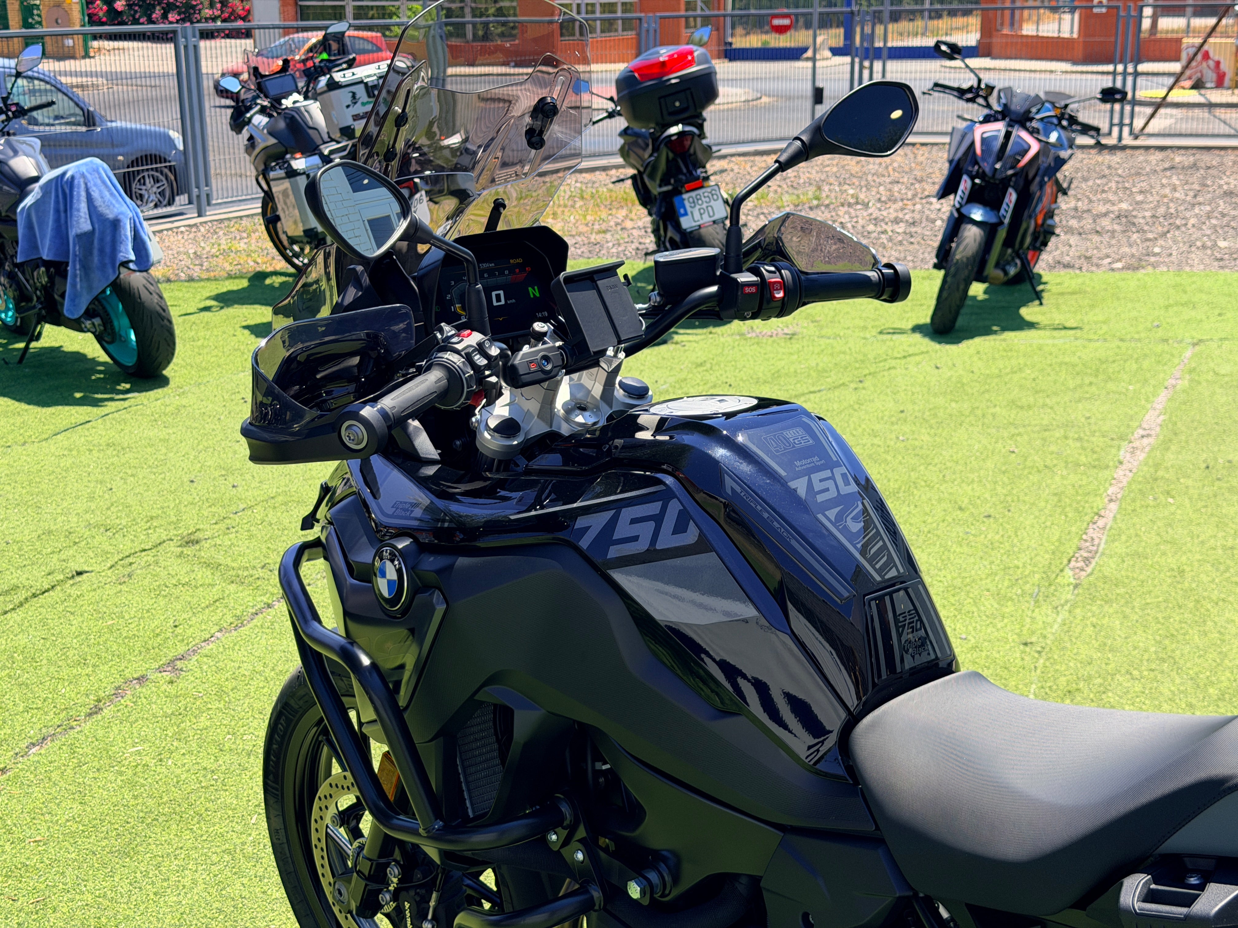 BMW F750GS TRIPLE BLACK