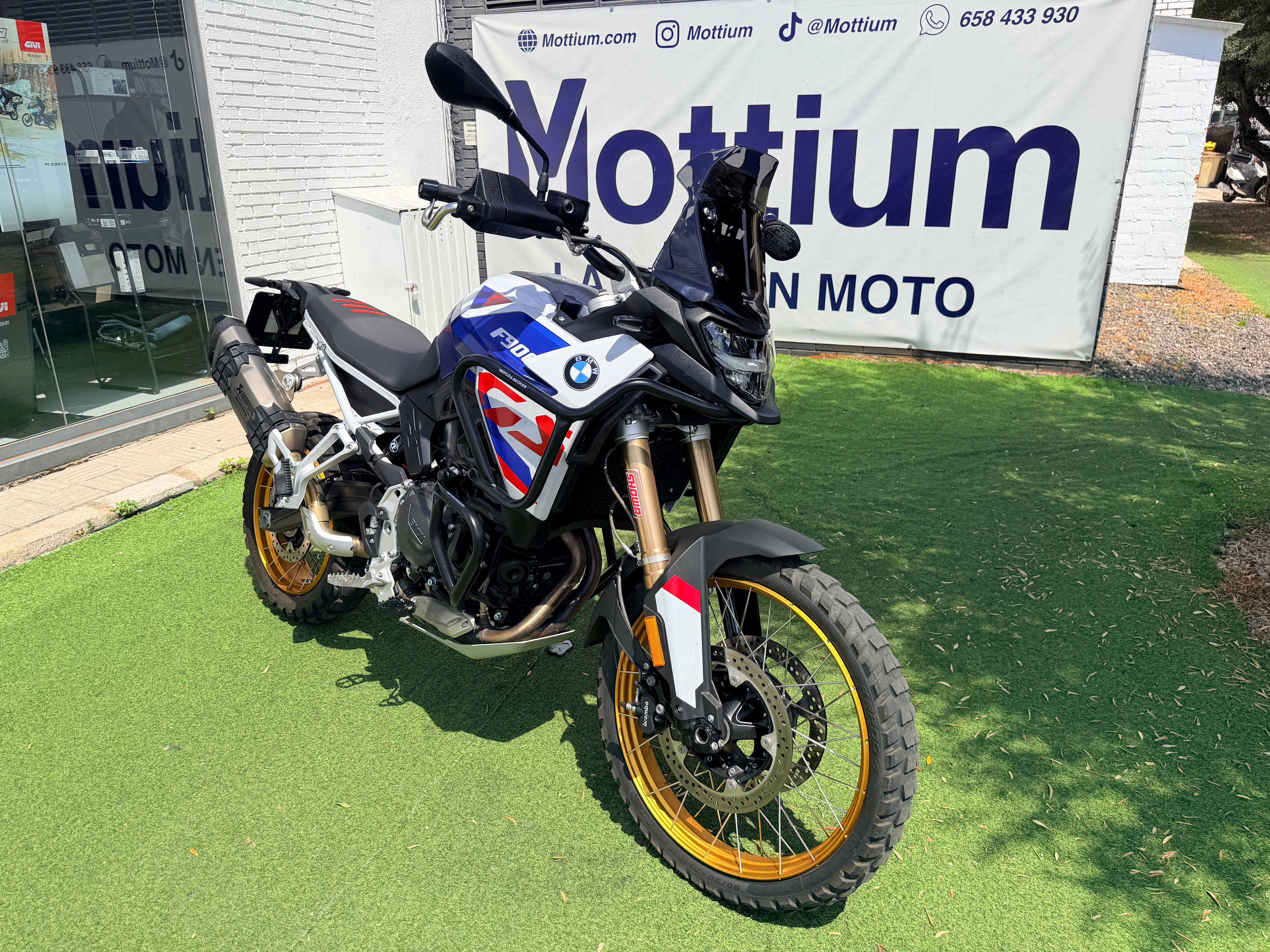 BMW F900GS