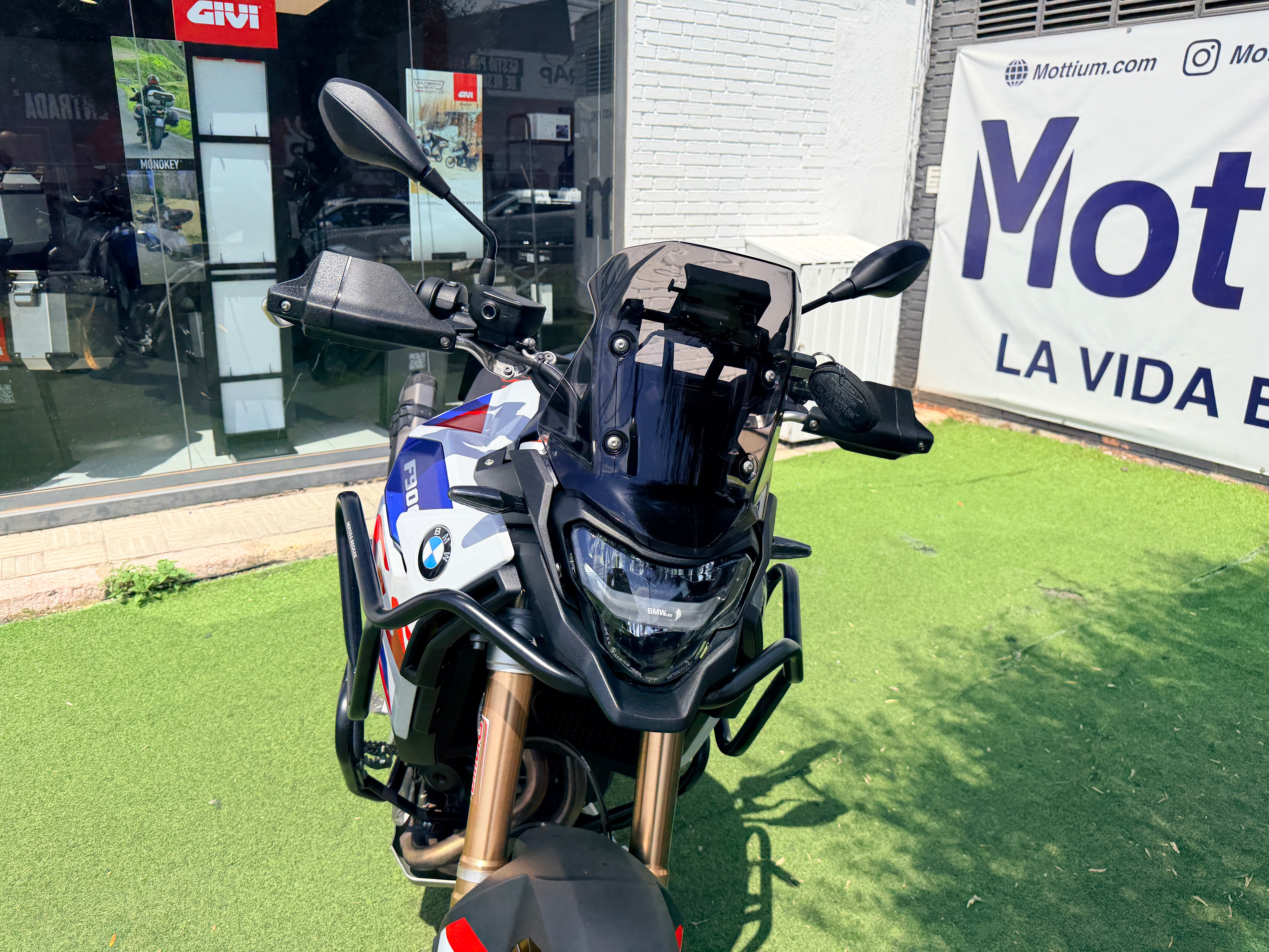 BMW F900GS