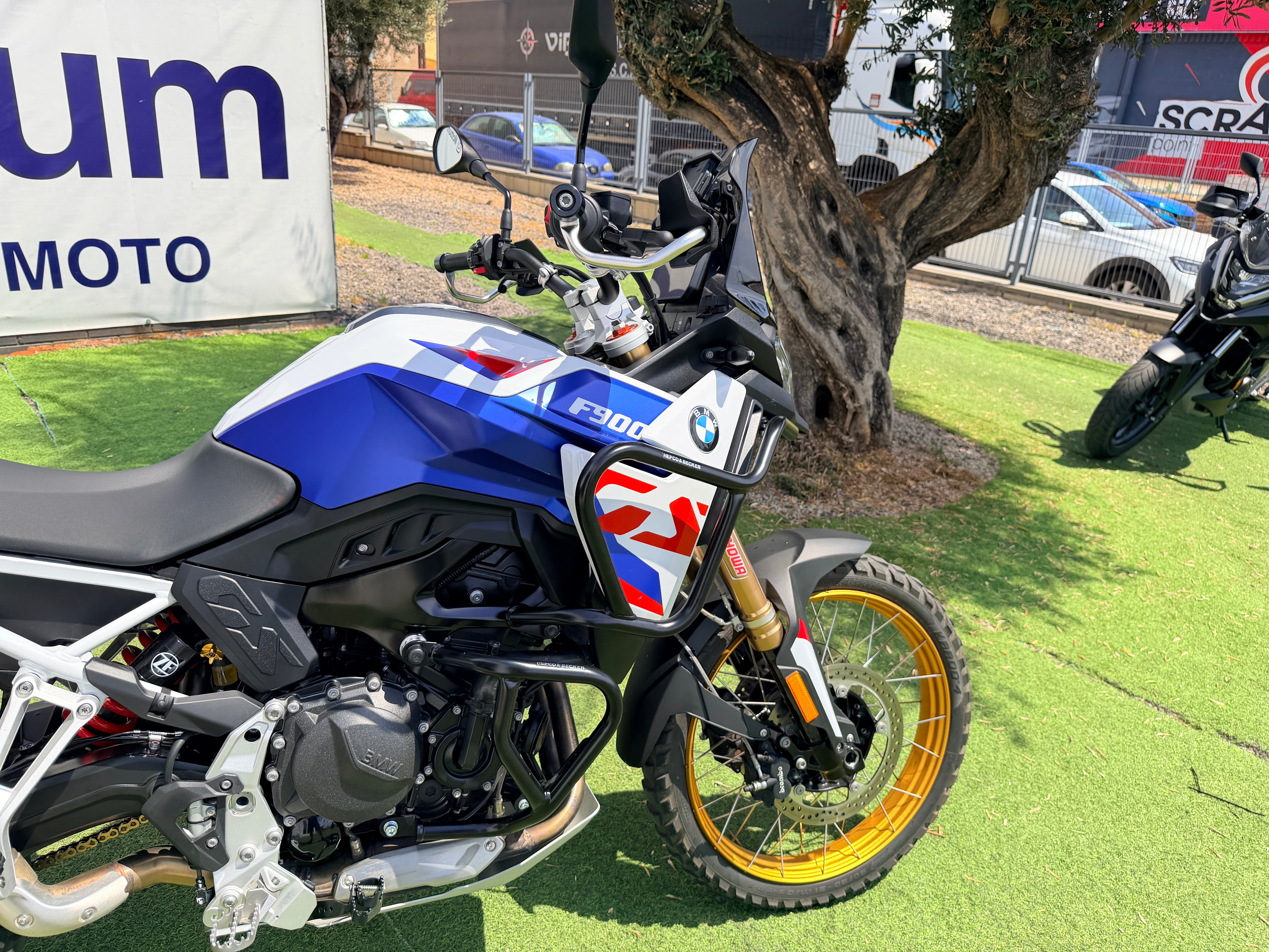 BMW F900GS