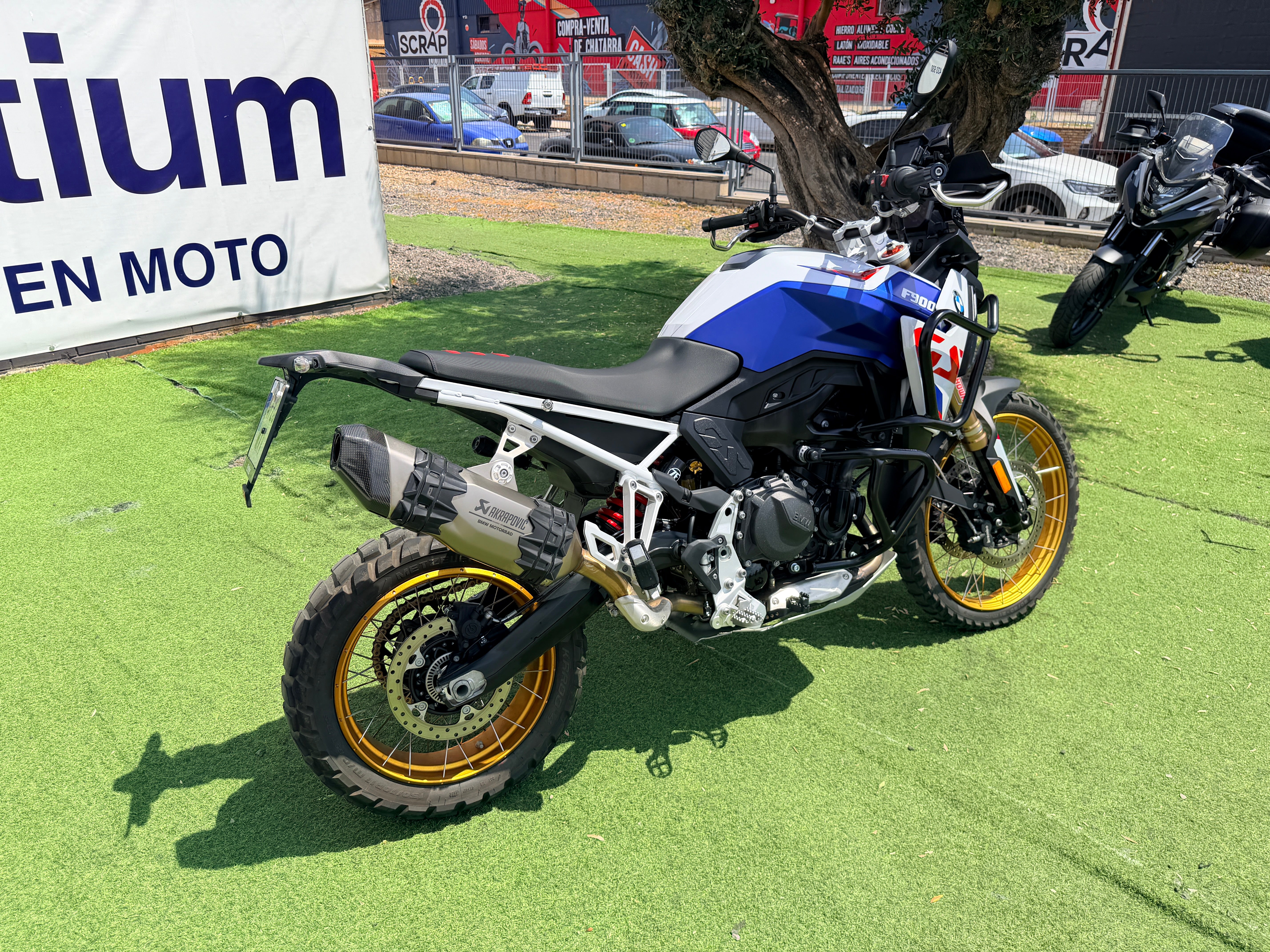 BMW F900GS
