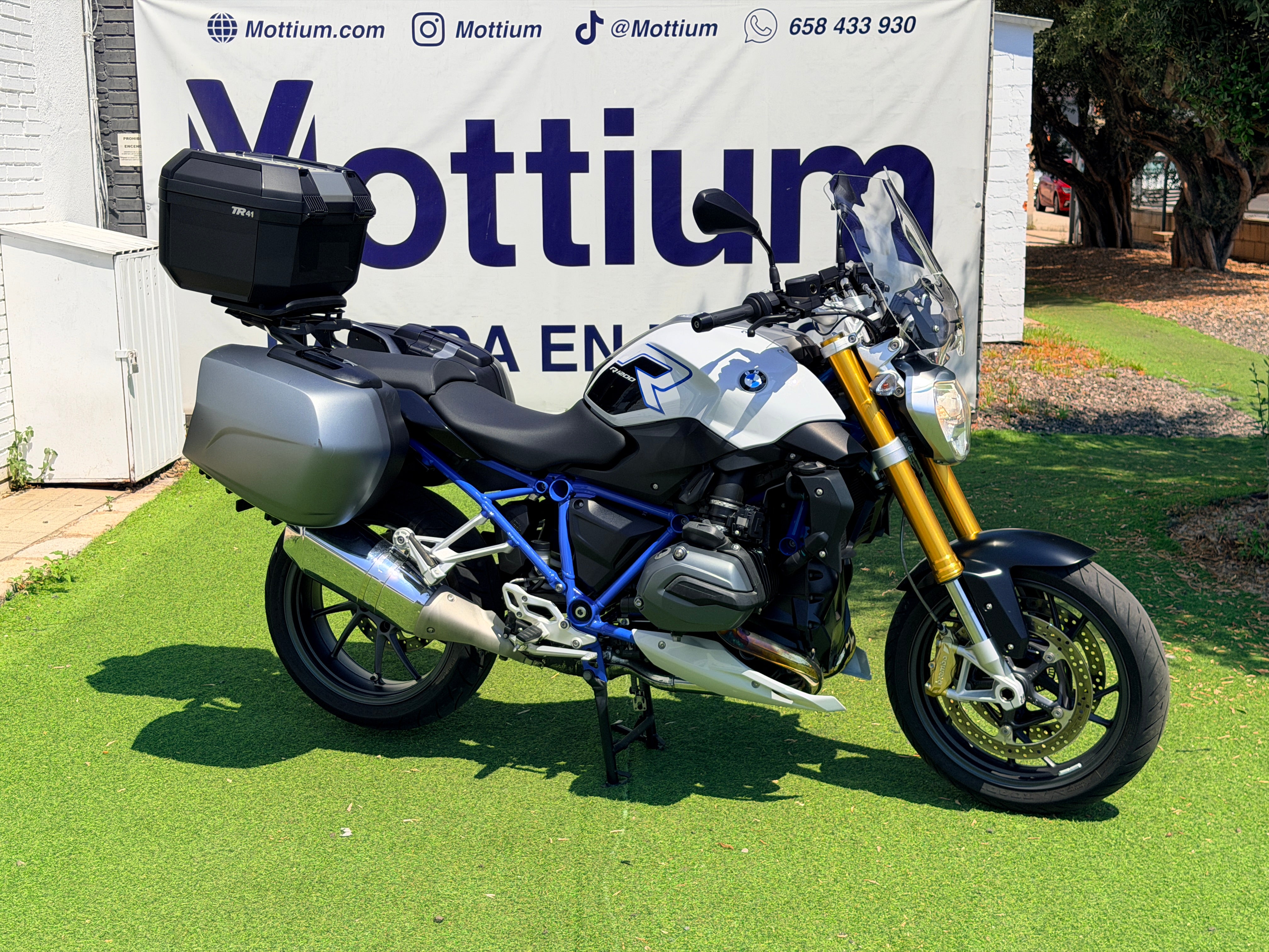 BMW R1200R