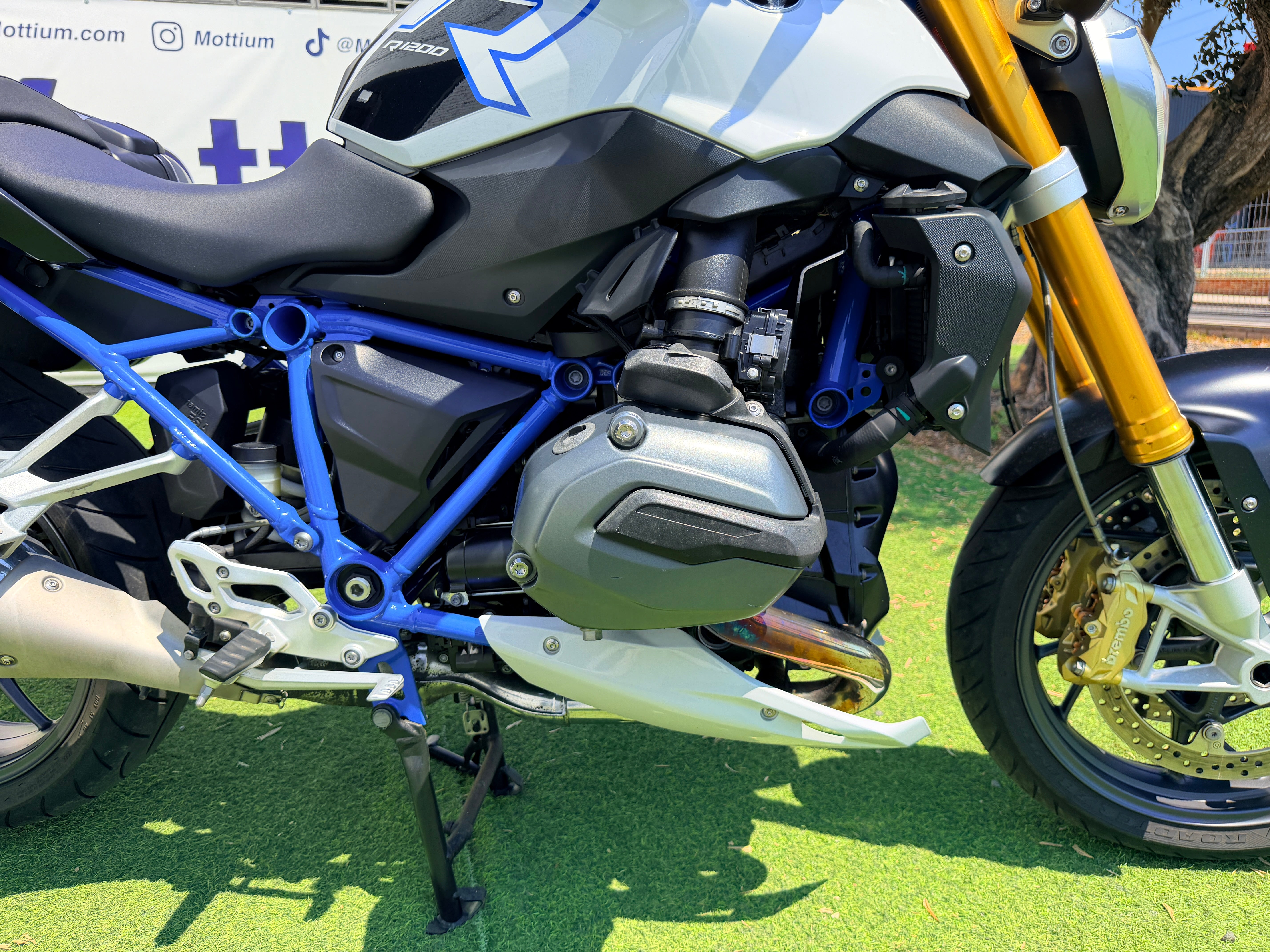 BMW R1200R
