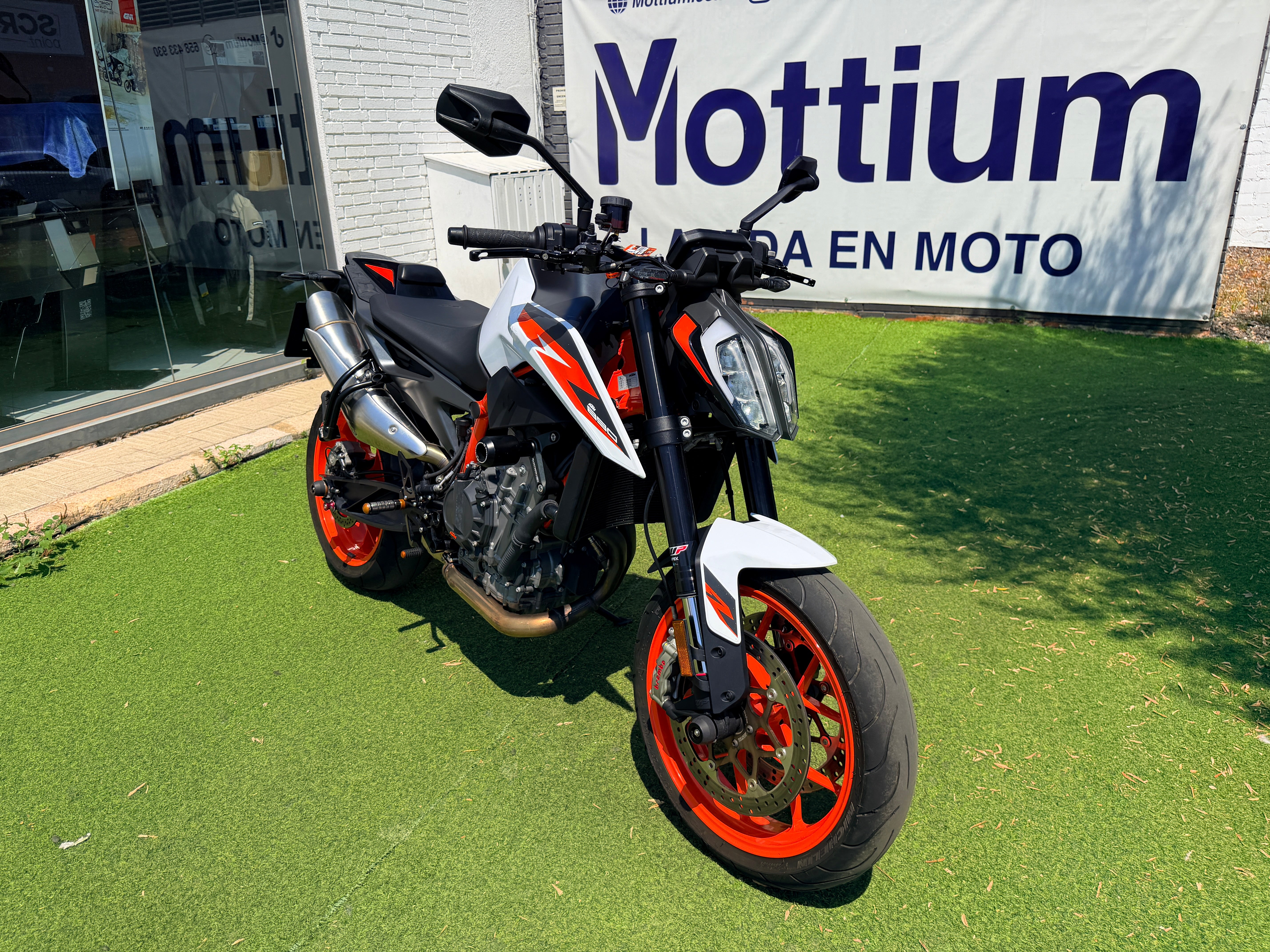 KTM 890 DUKE R