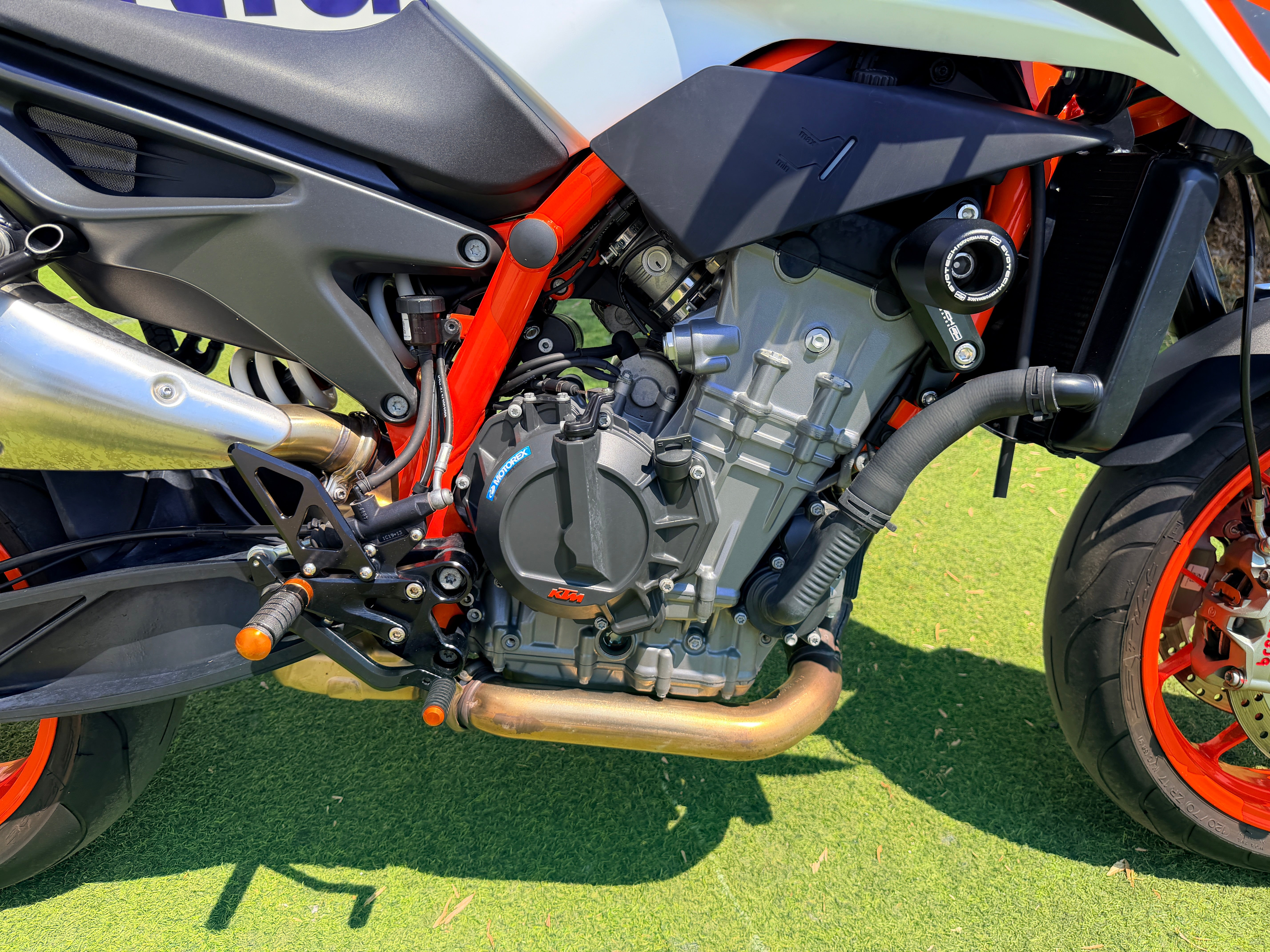 KTM 890 DUKE R