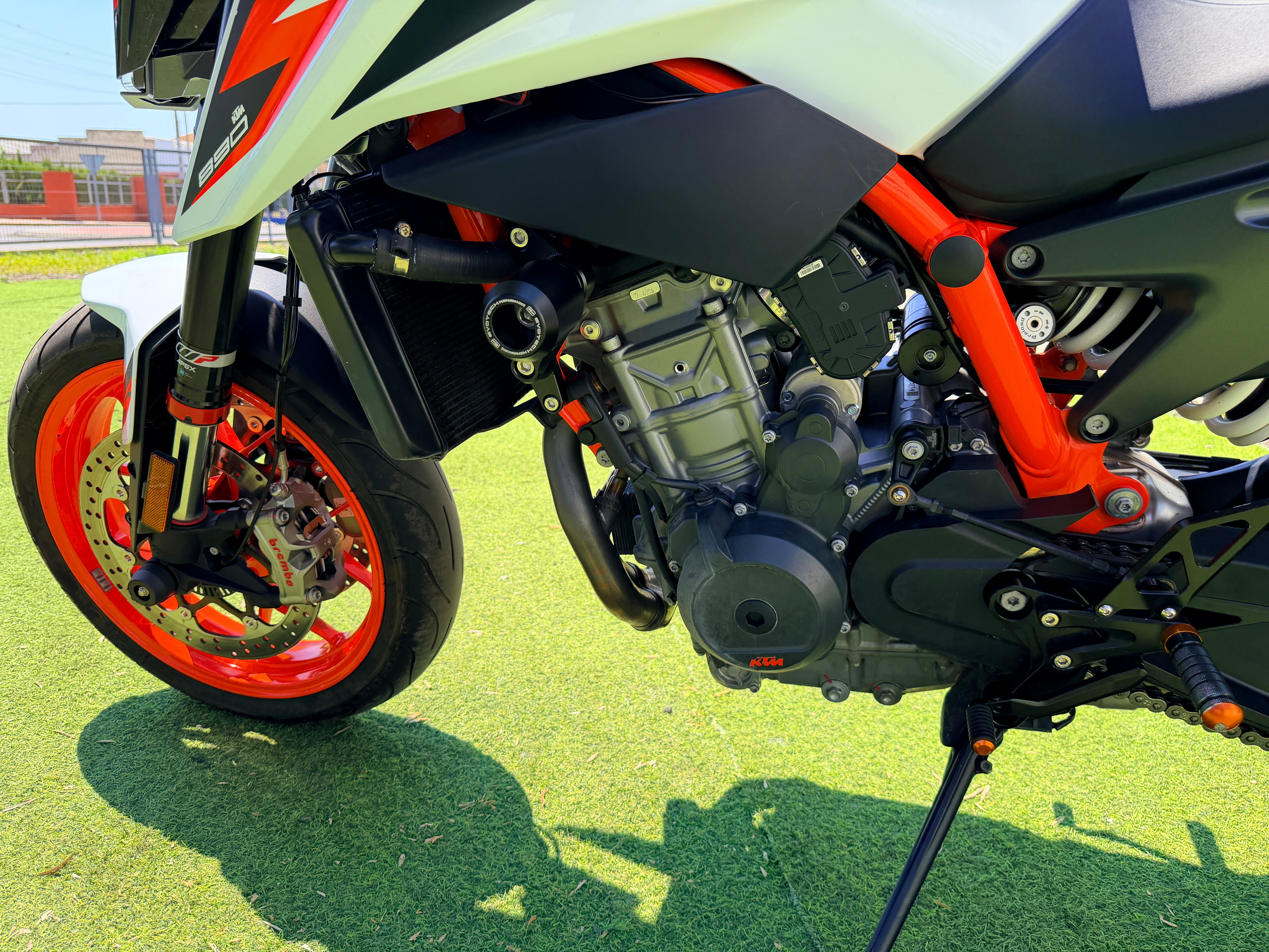 KTM 890 DUKE R