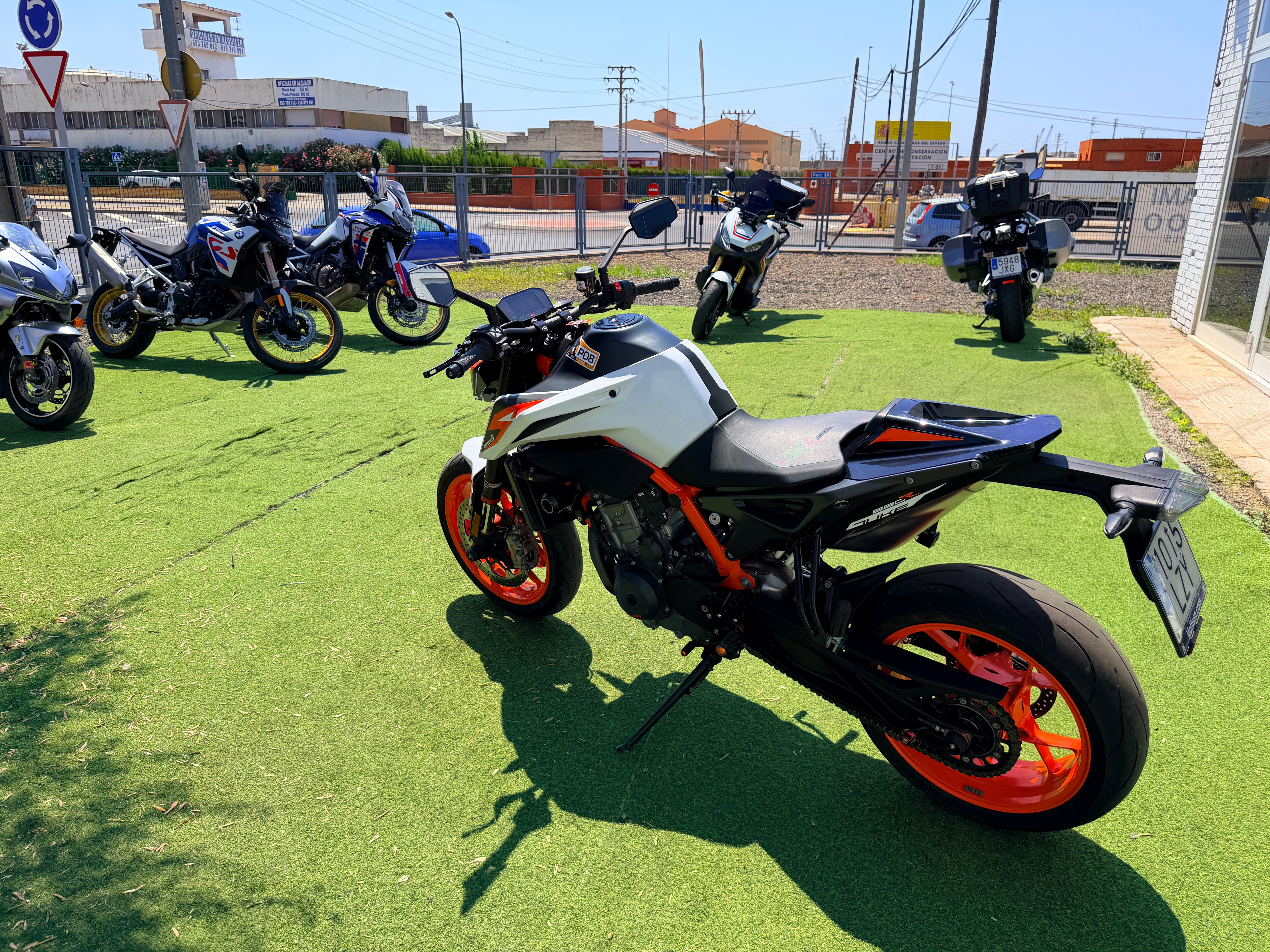 KTM 890 DUKE R