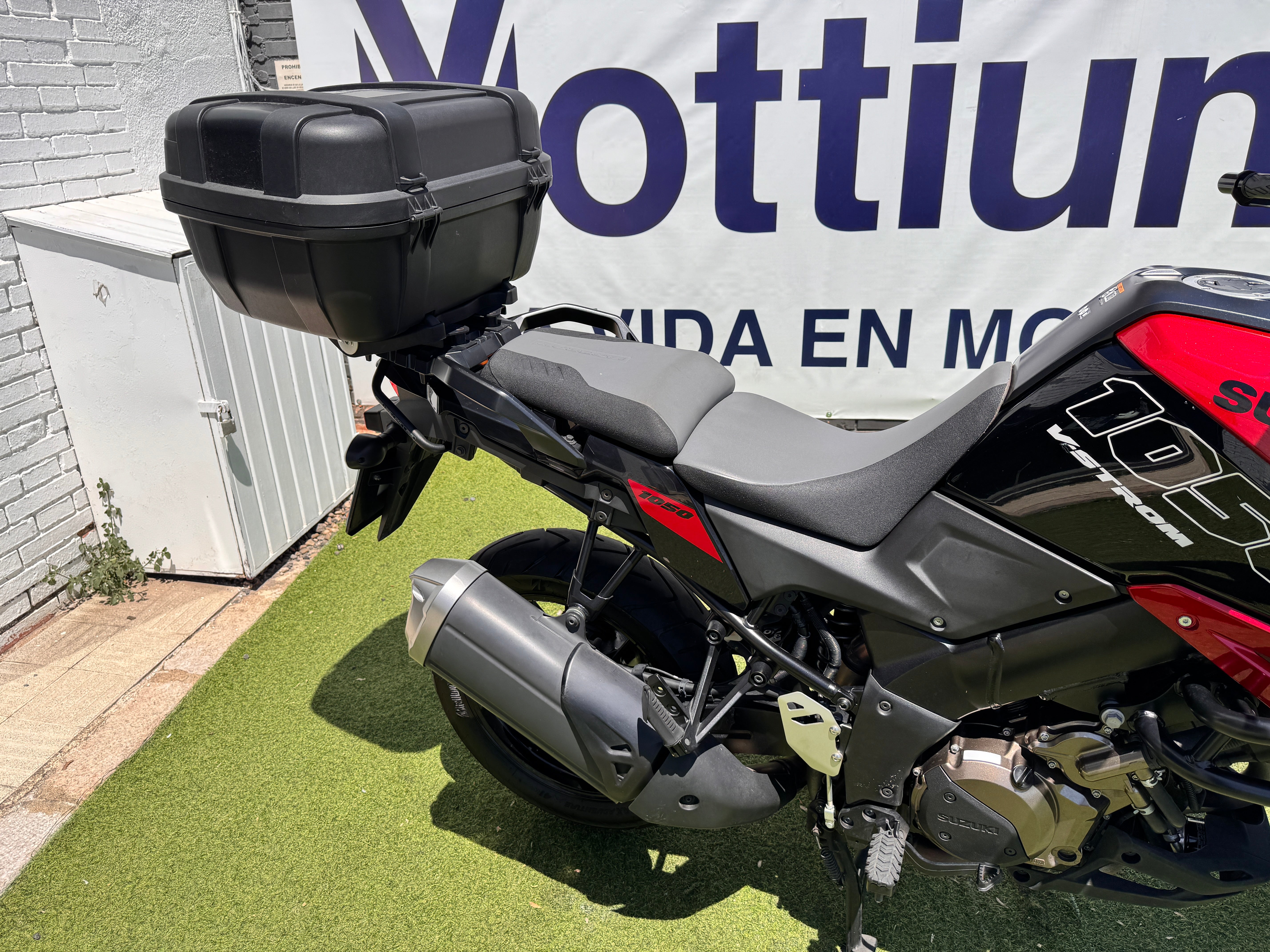 SUZUKI V-STROM 1050