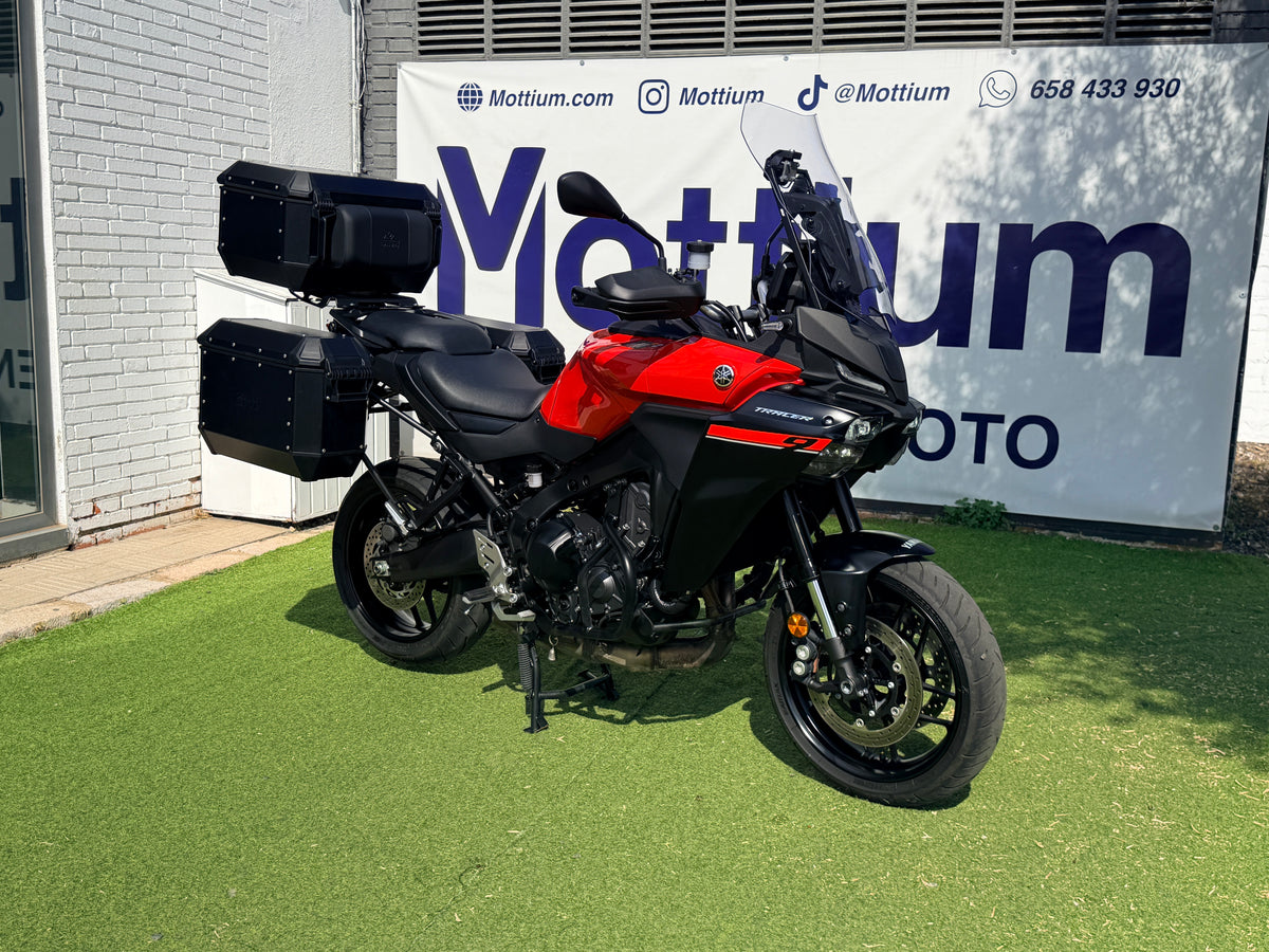 YAMAHA TRACER 9
