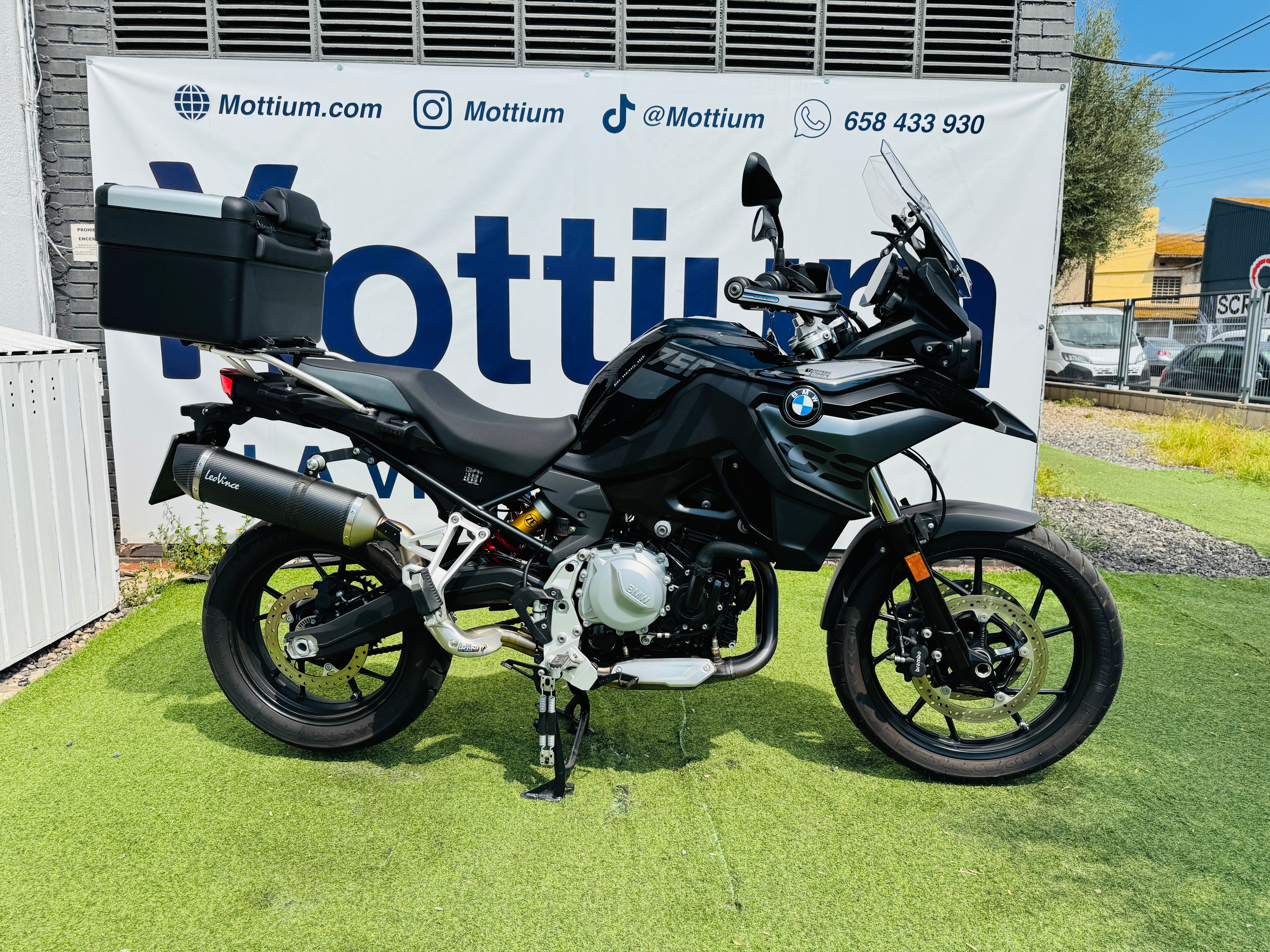 BMW F750GS TRIPLE BLACK