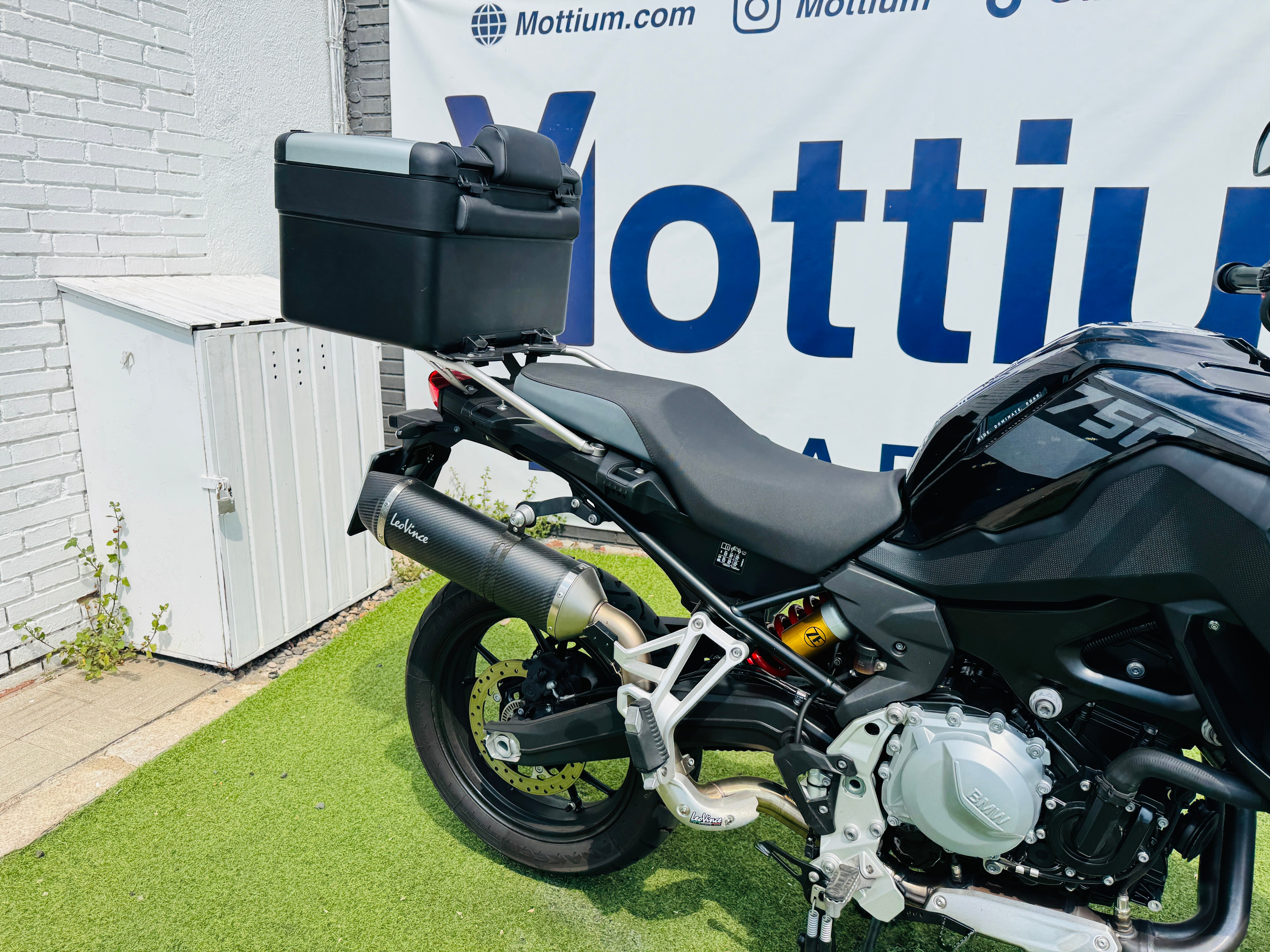 BMW F750GS TRIPLE BLACK